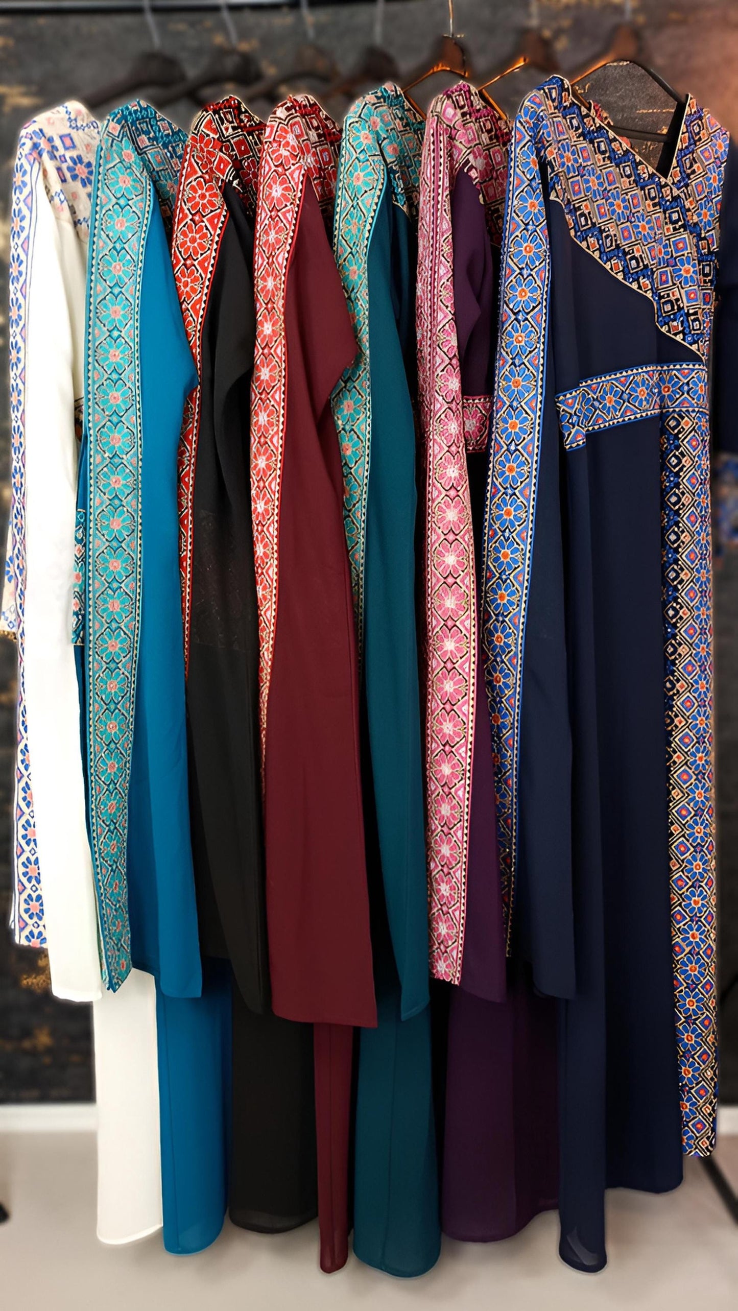 Kaftan Schaza mit Gürtel, aubergine, asymmetrischer Halsausschnitt, unterschiedliche Armlängen, bunte Stickerei, Kleid für besondere Anlässe (etsy image id: 7773830761)