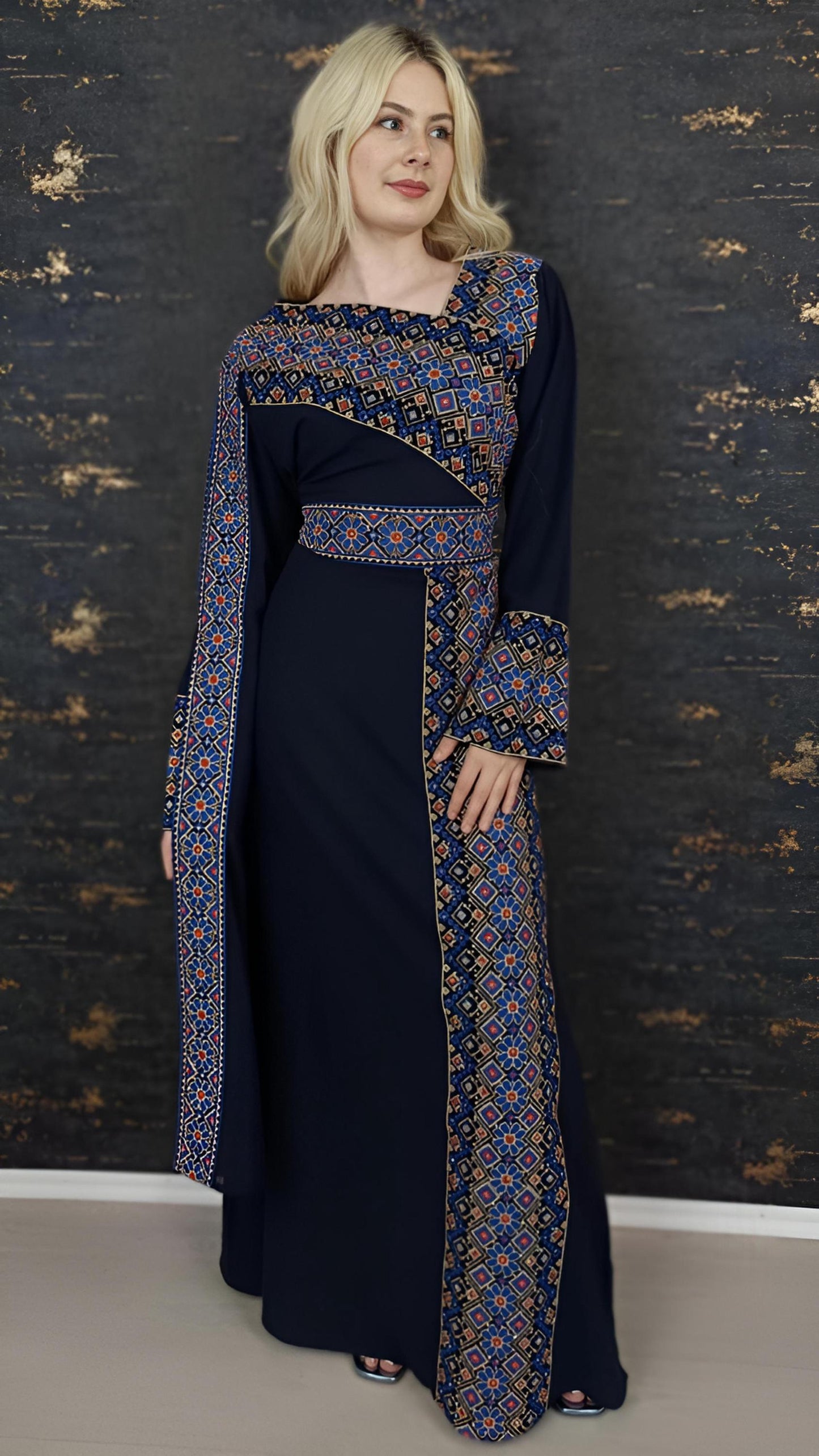Kaftan Schaza mit Gürtel, dunkelblau, asymmetrischer Halsausschnitt, unterschiedliche Armlängen bunte Stickerei, Kleid für besondere Anlässe