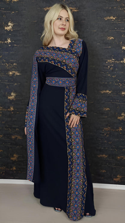 Kaftan Schaza mit Gürtel, dunkelblau, asymmetrischer Halsausschnitt, unterschiedliche Armlängen bunte Stickerei, Kleid für besondere Anlässe
