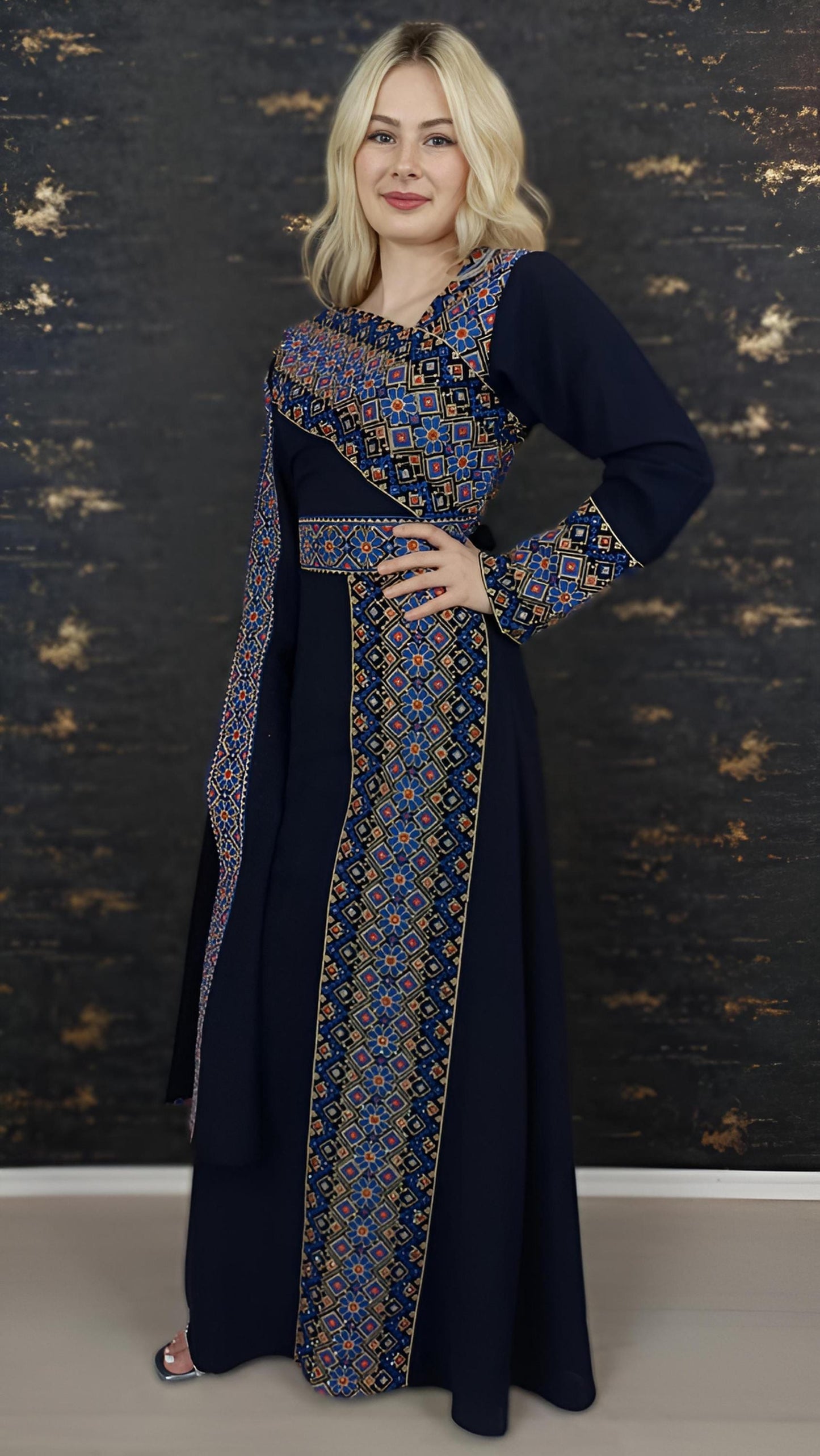 Kaftan Schaza mit Gürtel, dunkelblau, asymmetrischer Halsausschnitt, unterschiedliche Armlängen bunte Stickerei, Kleid für besondere Anlässe