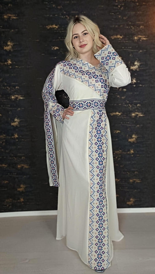 Kaftan Schaza mit Gürtel, weiß, asymmetrischer Halsausschnitt, unterschiedliche Armlängen, bunte Stickerei, Kleid für besondere Anlässe