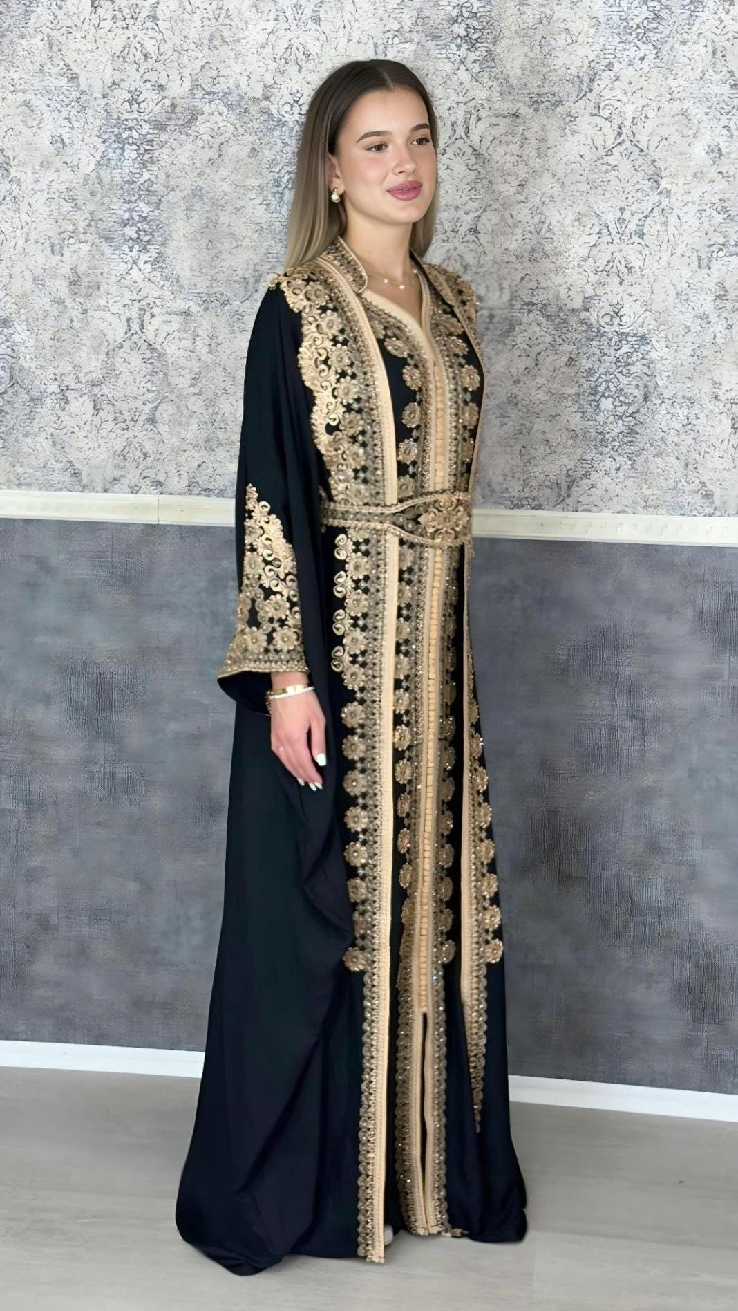 Kaftan Jasmin mit Abaya, schwarz, Butterfly Ärmel, Gold Stickerei, Verlobung, arabischer Kaftan, Jalabiya, Hennakleid, Festkleid, Takshita (etsy image id: 6196464940)
