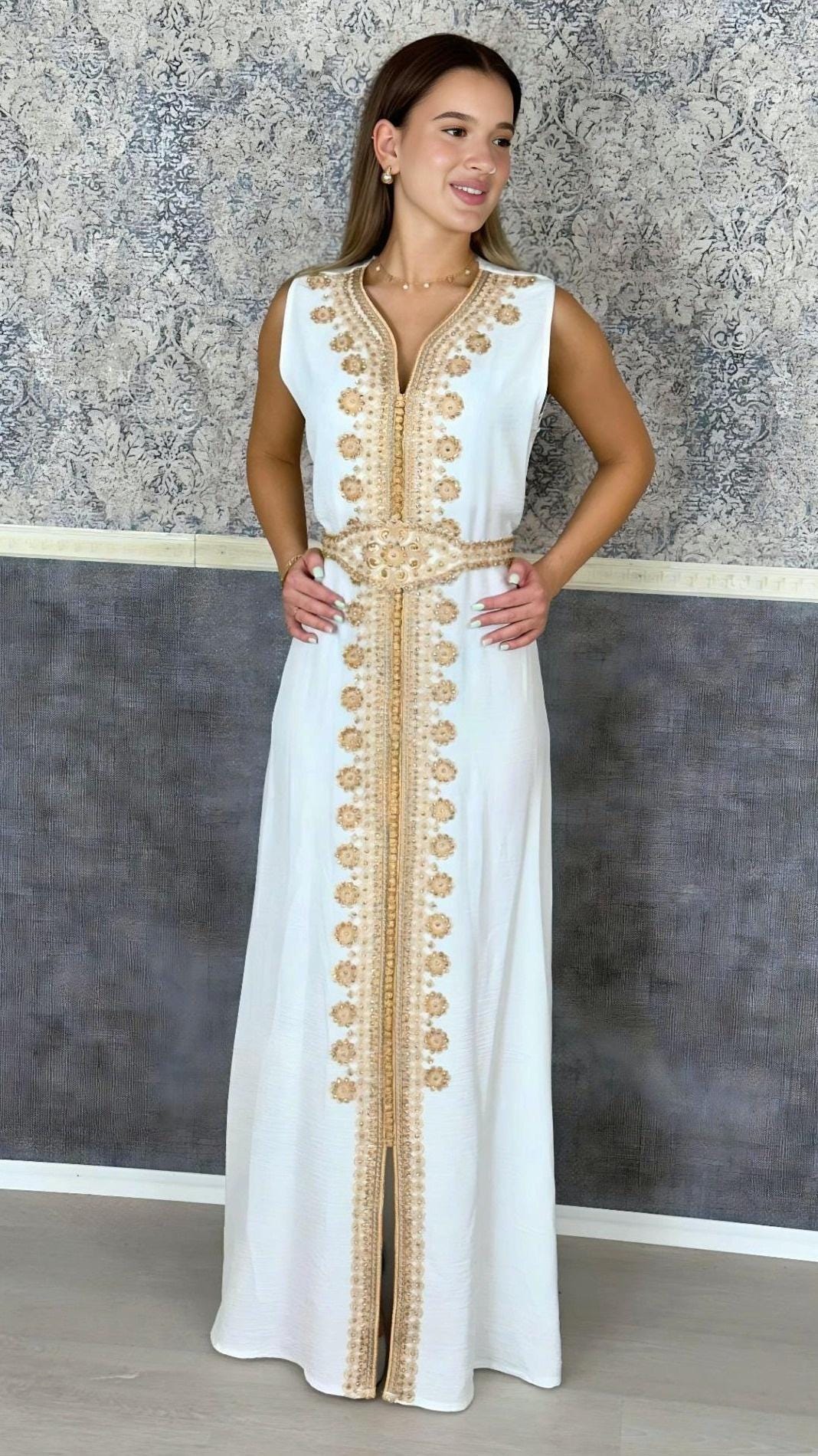 Kaftan Jasmin mit Abaya, weiß, Butterfly Ärmel, Gold Stickerei, Hochzeit, arabischer Kaftan, Jalabiya, Hennakleid, Festkleid, Takshita (etsy image id: 6196886222)