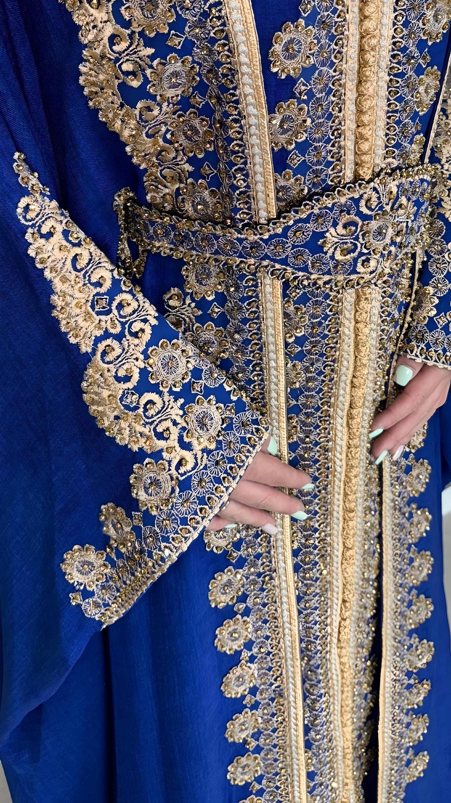 Kaftan Jasmin mit Abaya, royalblau, Butterfly Ärmel, Gold Stickerei, Verlobung, arabischer Kaftan, Jalabiya, Hennakleid, Festkleid, Takshita (etsy image id: 6197275384)