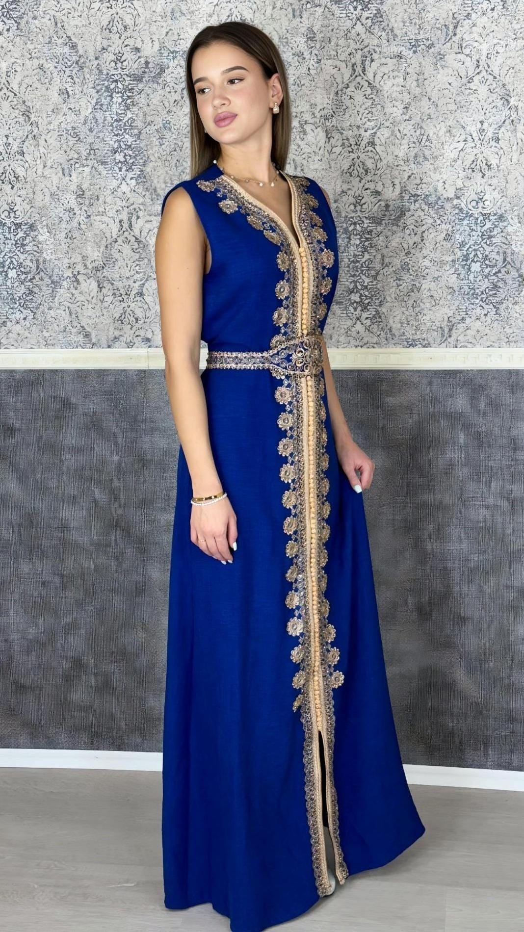 Kaftan Jasmin mit Abaya, royalblau, Butterfly Ärmel, Gold Stickerei, Verlobung, arabischer Kaftan, Jalabiya, Hennakleid, Festkleid, Takshita (etsy image id: 6197275664)