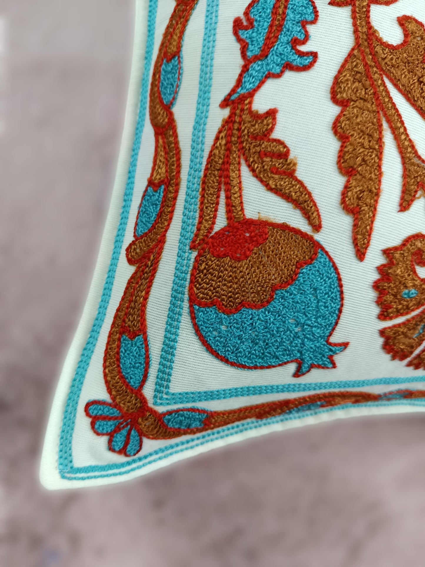 Bestickter Kissenbezug | Kissenbezug 40x40 | Kissenhülle Stickerei | Dekokissen | Boho Kissenbezug bestickt | Moderner Kissenbezug (etsy image id: 6239375991)