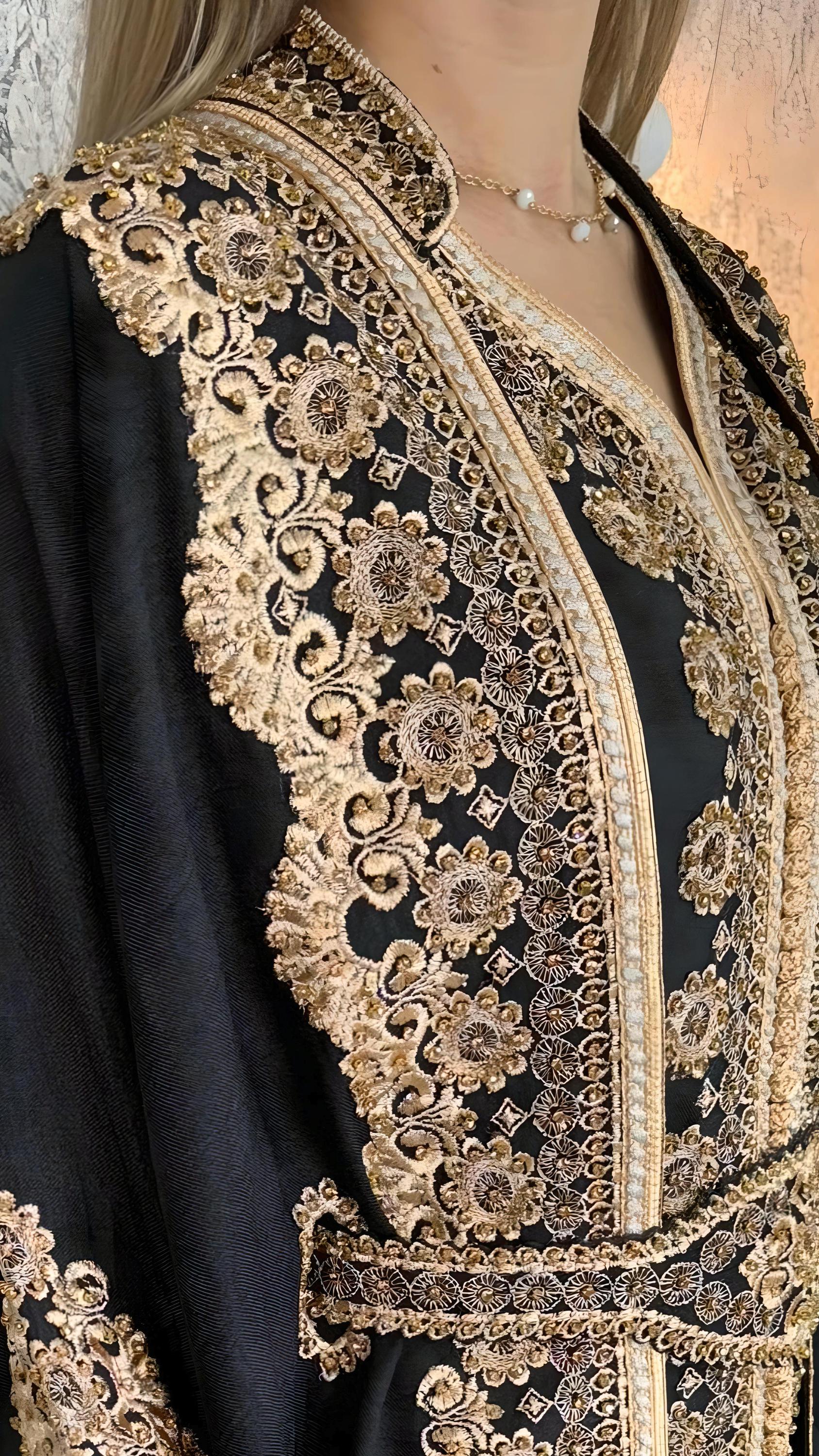 Kaftan Jasmin mit Abaya, schwarz, Butterfly Ärmel, Gold Stickerei, Verlobung, arabischer Kaftan, Jalabiya, Hennakleid, Festkleid, Takshita (etsy image id: 6244490491)