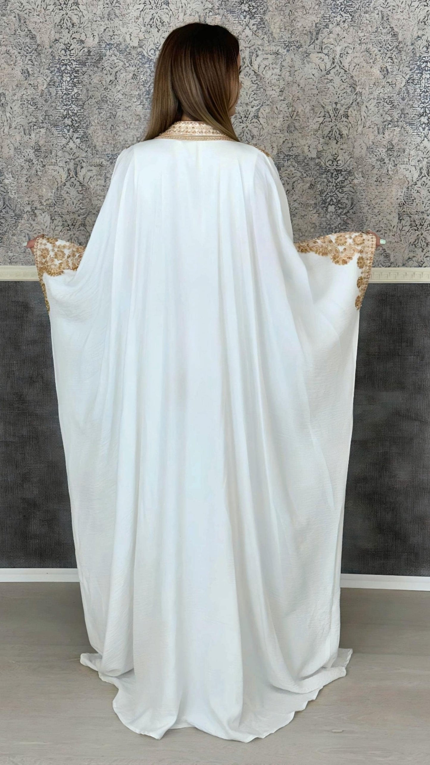 Kaftan Jasmin mit Abaya, weiß, Butterfly Ärmel, Gold Stickerei, Hochzeit, arabischer Kaftan, Jalabiya, Hennakleid, Festkleid, Takshita (etsy image id: 6244913265)