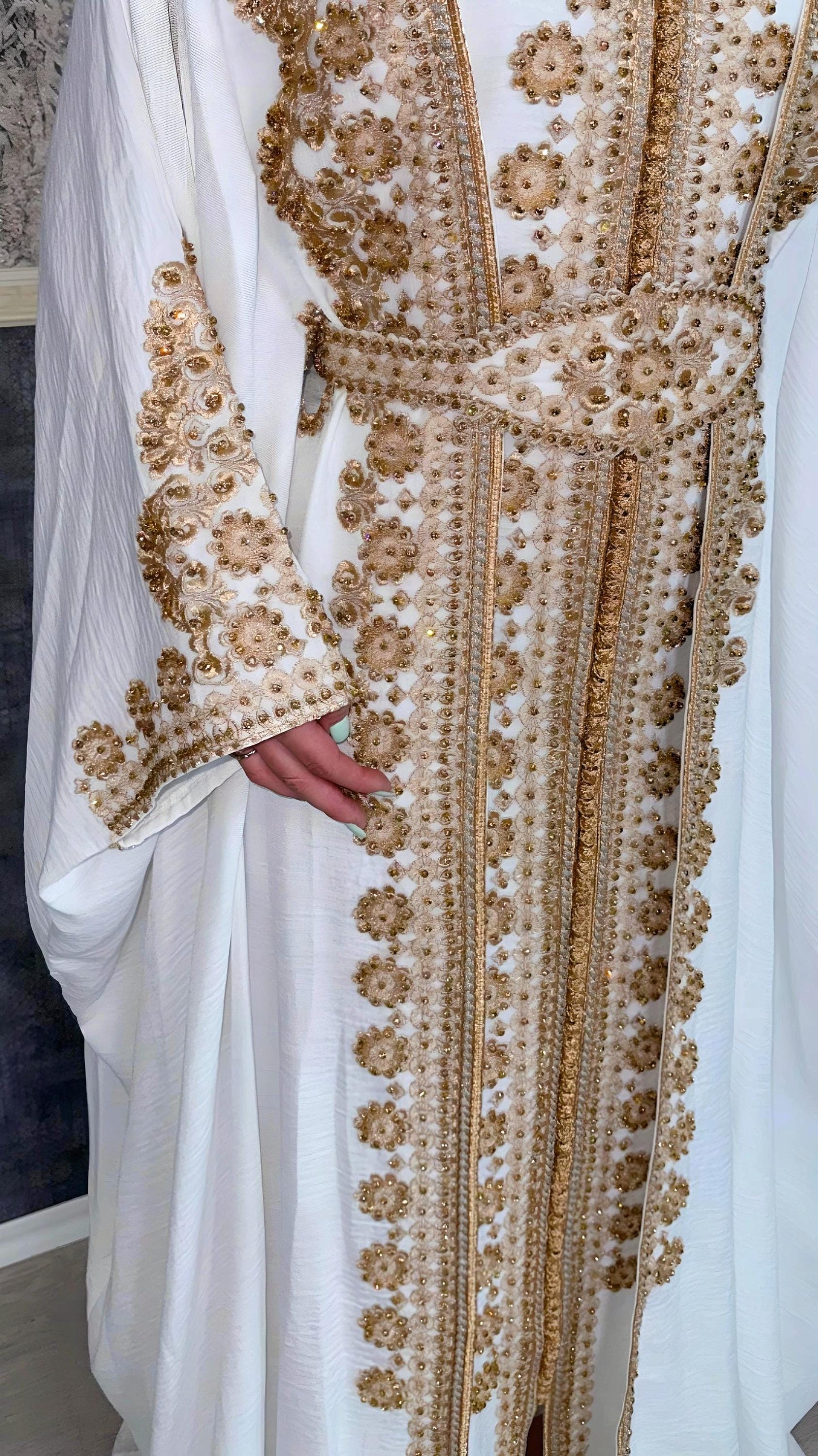 Kaftan Jasmin mit Abaya, weiß, Butterfly Ärmel, Gold Stickerei, Hochzeit, arabischer Kaftan, Jalabiya, Hennakleid, Festkleid, Takshita (etsy image id: 6244913767)