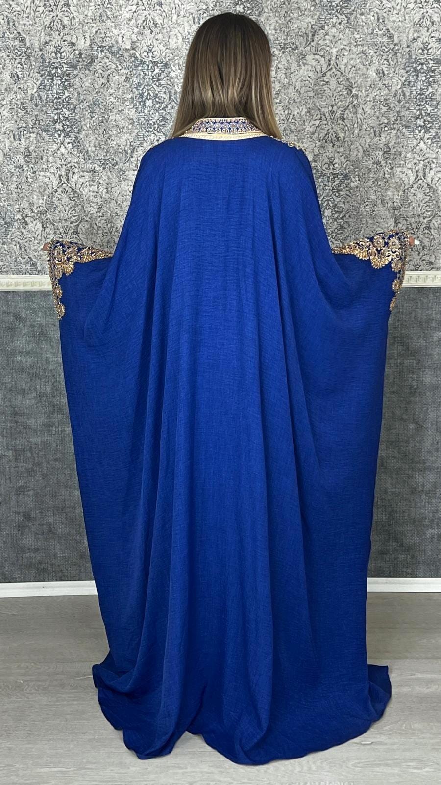 Kaftan Jasmin mit Abaya, royalblau, Butterfly Ärmel, Gold Stickerei, Verlobung, arabischer Kaftan, Jalabiya, Hennakleid, Festkleid, Takshita (etsy image id: 6245302331)