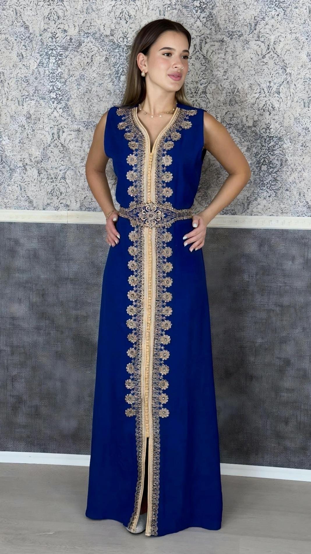 Kaftan Jasmin mit Abaya, royalblau, Butterfly Ärmel, Gold Stickerei, Verlobung, arabischer Kaftan, Jalabiya, Hennakleid, Festkleid, Takshita (etsy image id: 6245302939)