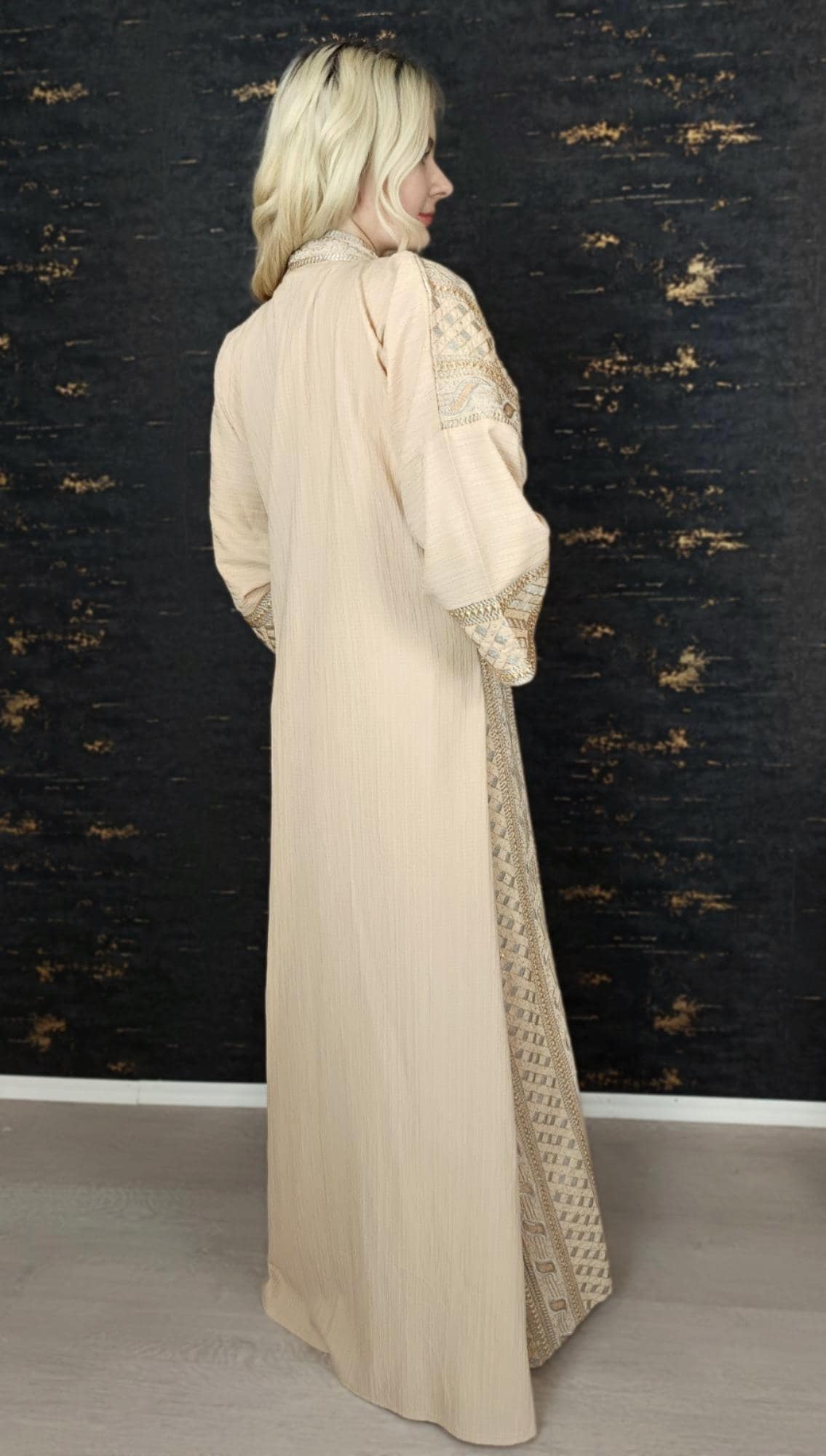 Hanien Kaftan, beige, gold/silber Stickerei, Kaftan Frauen, Abendkleid, Hochzeit, arabischer Kaftan, Takshita, Hennakleid, Abaya, Jalabiya (etsy image id: 6620754992)