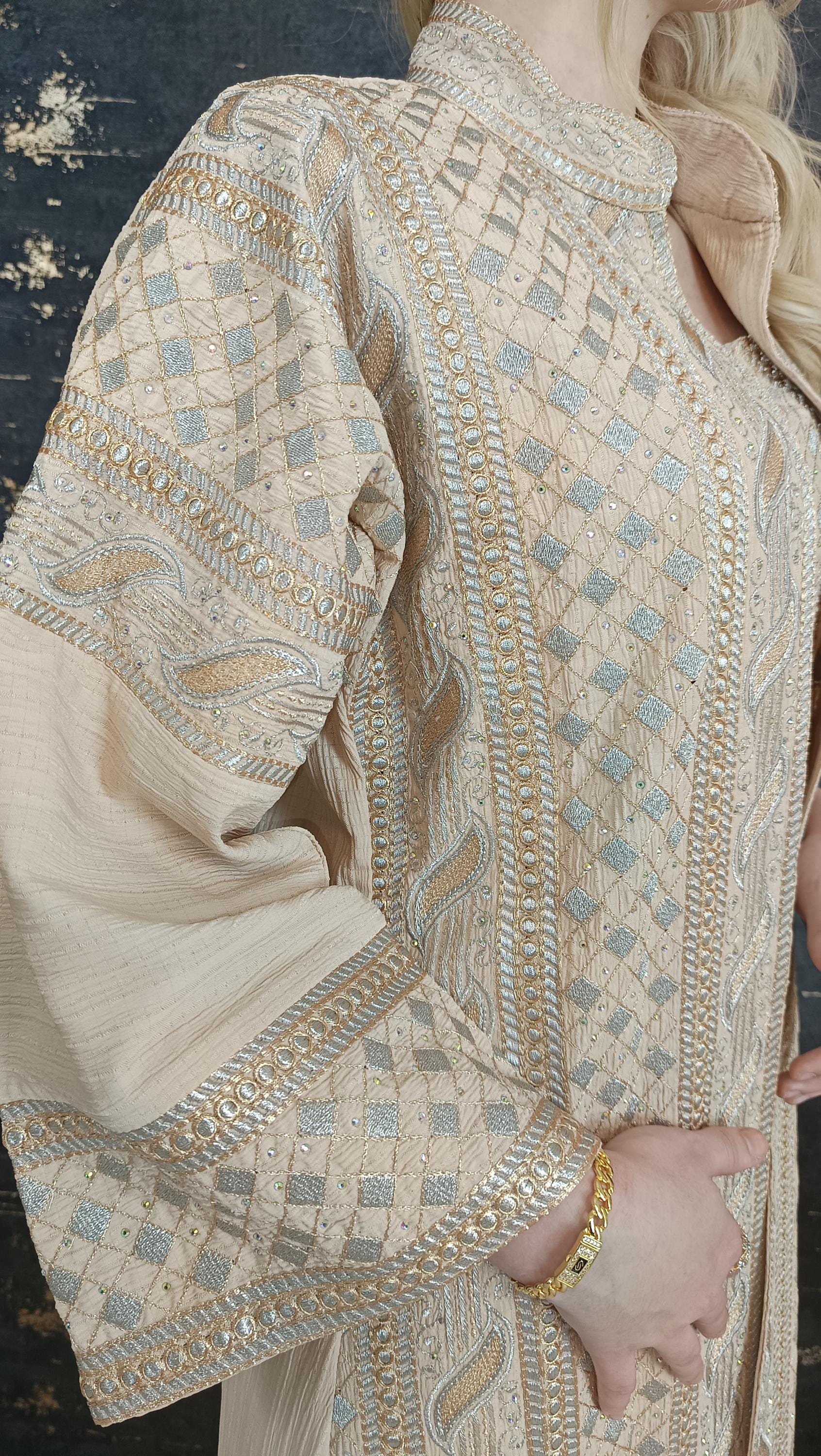 Hanien Kaftan, beige, gold/silber Stickerei, Kaftan Frauen, Abendkleid, Hochzeit, arabischer Kaftan, Takshita, Hennakleid, Abaya, Jalabiya (etsy image id: 6620755072)