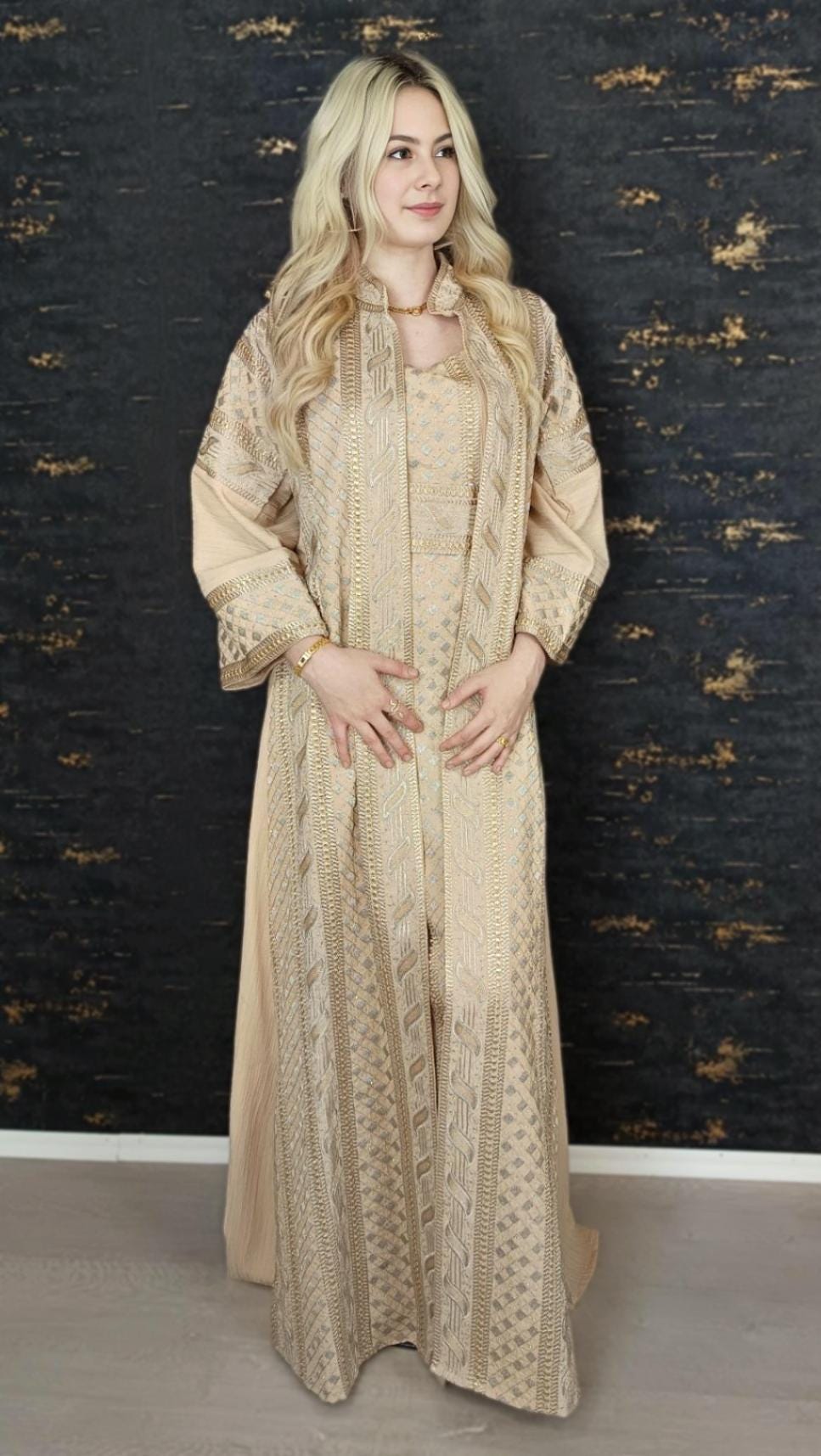 Hanien Kaftan, beige, gold/silber Stickerei, Kaftan Frauen, Abendkleid, Hochzeit, arabischer Kaftan, Takshita, Hennakleid, Abaya, Jalabiya (etsy image id: 6668845913)