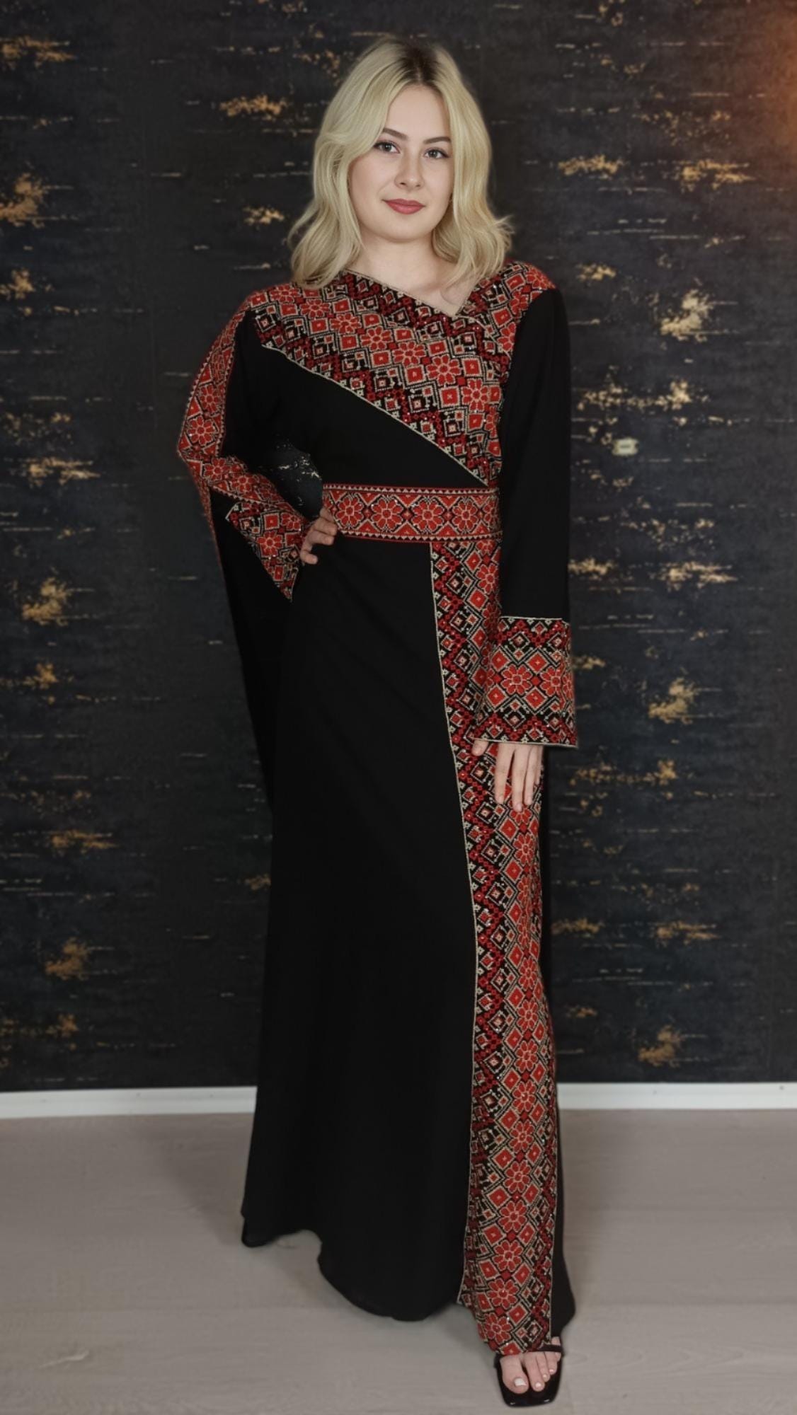 Kaftan Schaza mit Gürtel, schwarz, asymmetrischer Halsausschnitt, unterschiedliche Armlängen, bunte Stickerei, Kleid für besondere Anlässe (etsy image id: 6668977109)