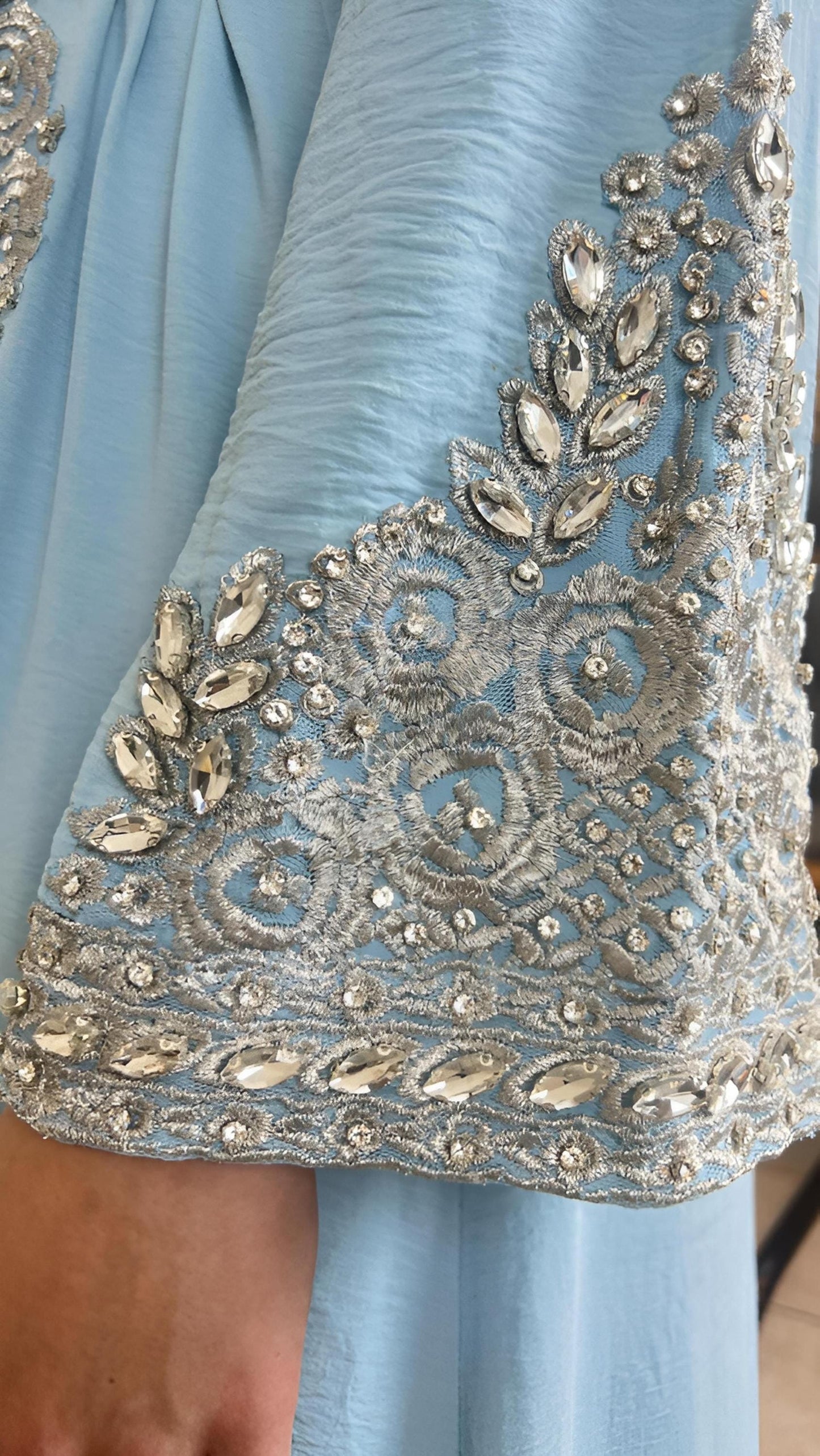 Hellblau Marokkanischer Kaftan mit Silberner Stickerei, 2-teilig mit Gürtel, Elegantes Hochzeitskleid, Luxus Takchita Classica (etsy image id: 7444993677)