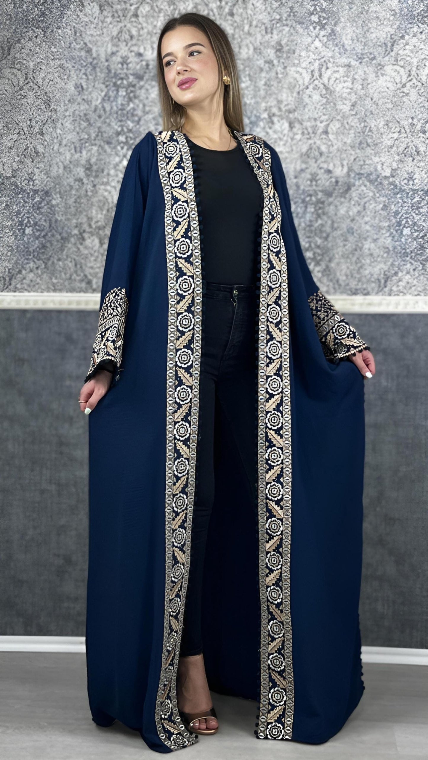 Bisht große Blume, dunkelblau, mit Stickerei in Gold/Silber, Ramadan Abaya, Kaftan Frauen, Hennakleid, Kimono (etsy image id: 7671738600)
