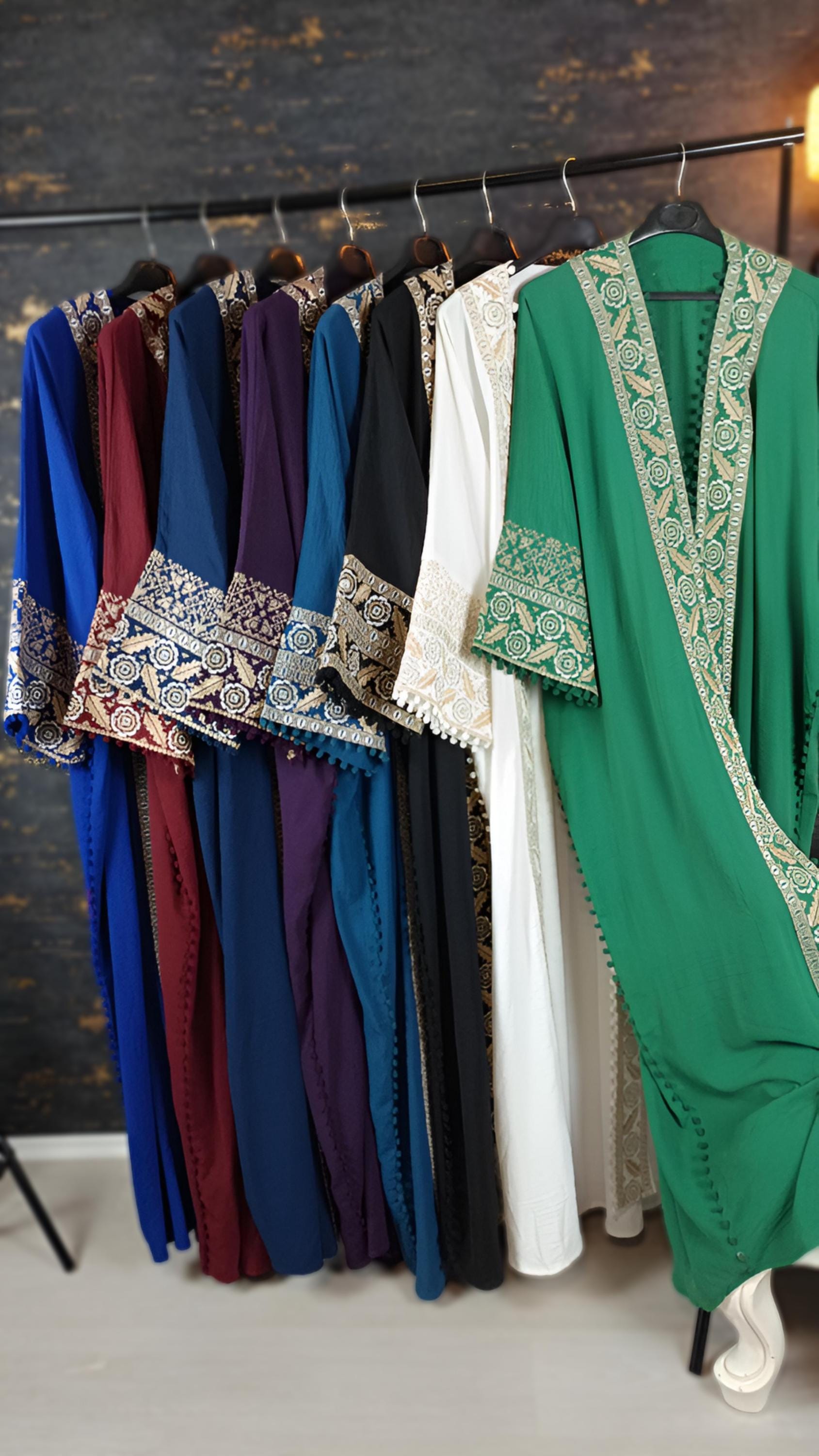Bisht große Blume, royalblau, mit Stickerei in Gold/Silber, Ramadan Abaya, Kaftan Frauen, Hennakleid, Kimono (etsy image id: 7675759748)