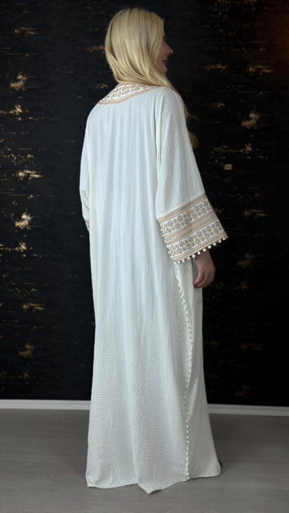Bisht kleine Blume, weiß, mit Stickerei in Gold/Silber, Ramadan Abaya, Kaftan Frauen, Hennakleid, Kimono (etsy image id: 7675976192)