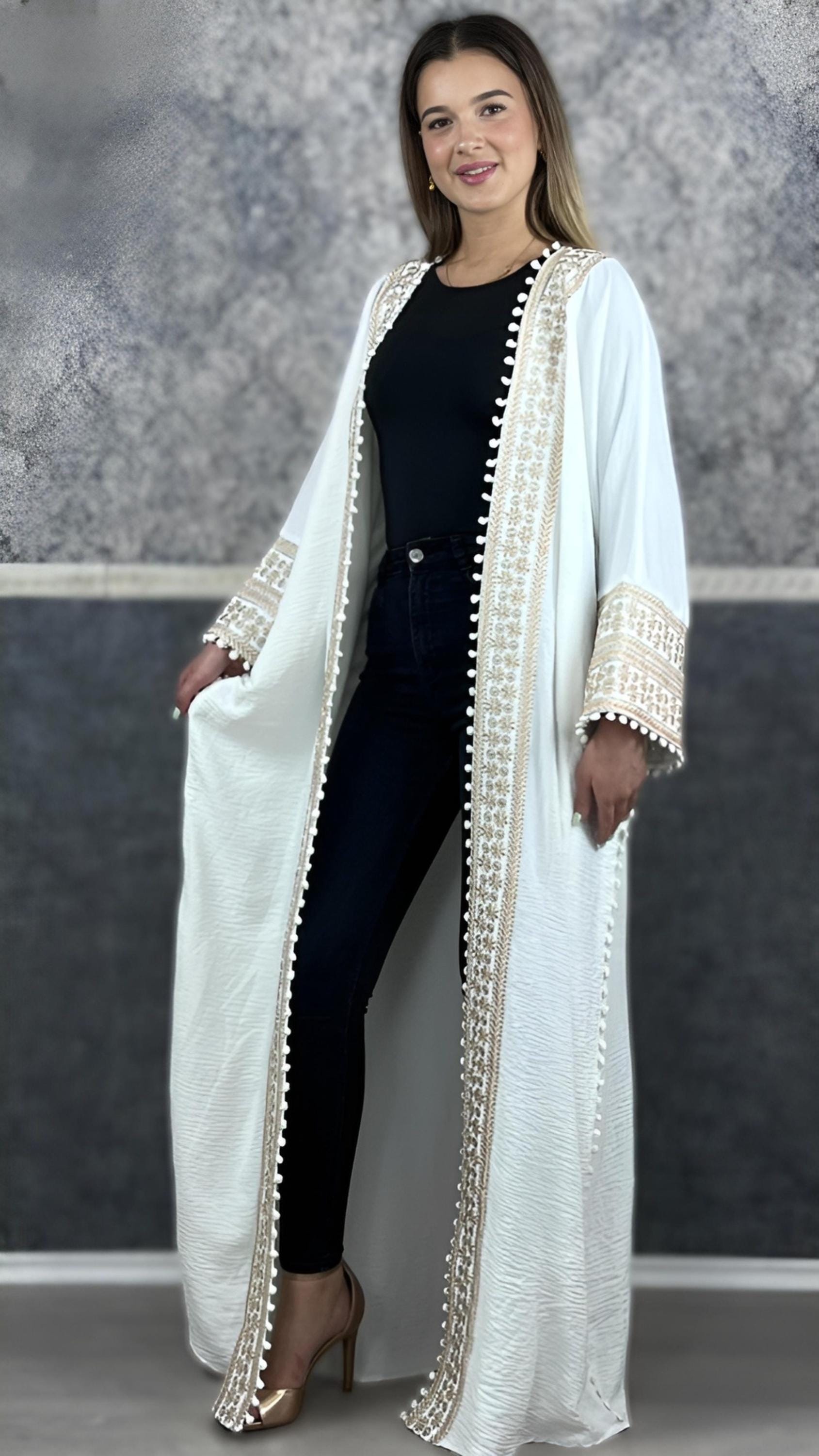 Bisht kleine Blume, weiß, mit Stickerei in Gold/Silber, Ramadan Abaya, Kaftan Frauen, Hennakleid, Kimono (etsy image id: 7675980468)