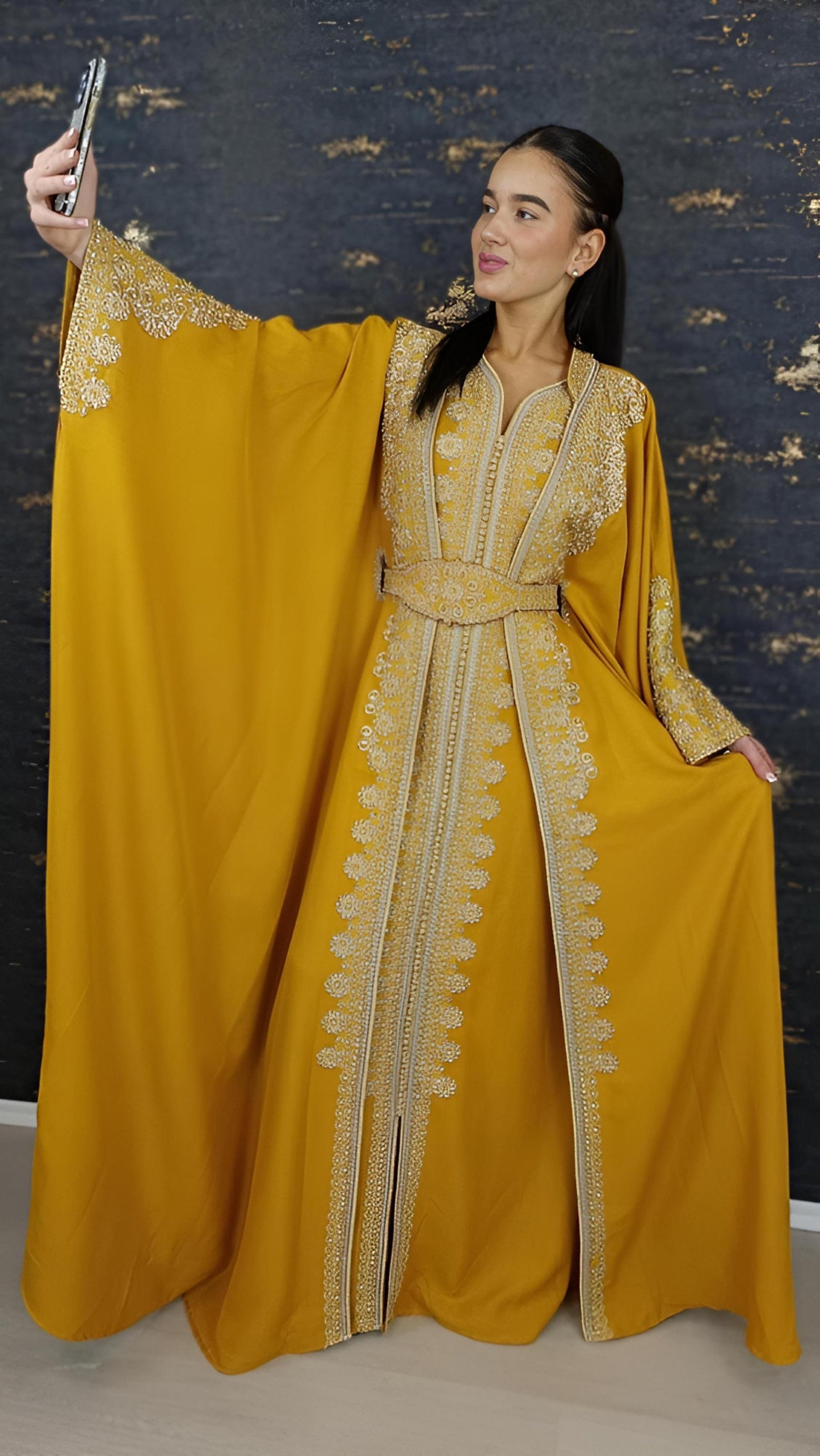 Kaftan Jasmin mit Abaya, gelb, Butterfly Ärmel, Gold Stickerei, Verlobung, arabischer Kaftan, Jalabiya, Hennakleid, Festkleid, Takshita (etsy image id: 7692647642)