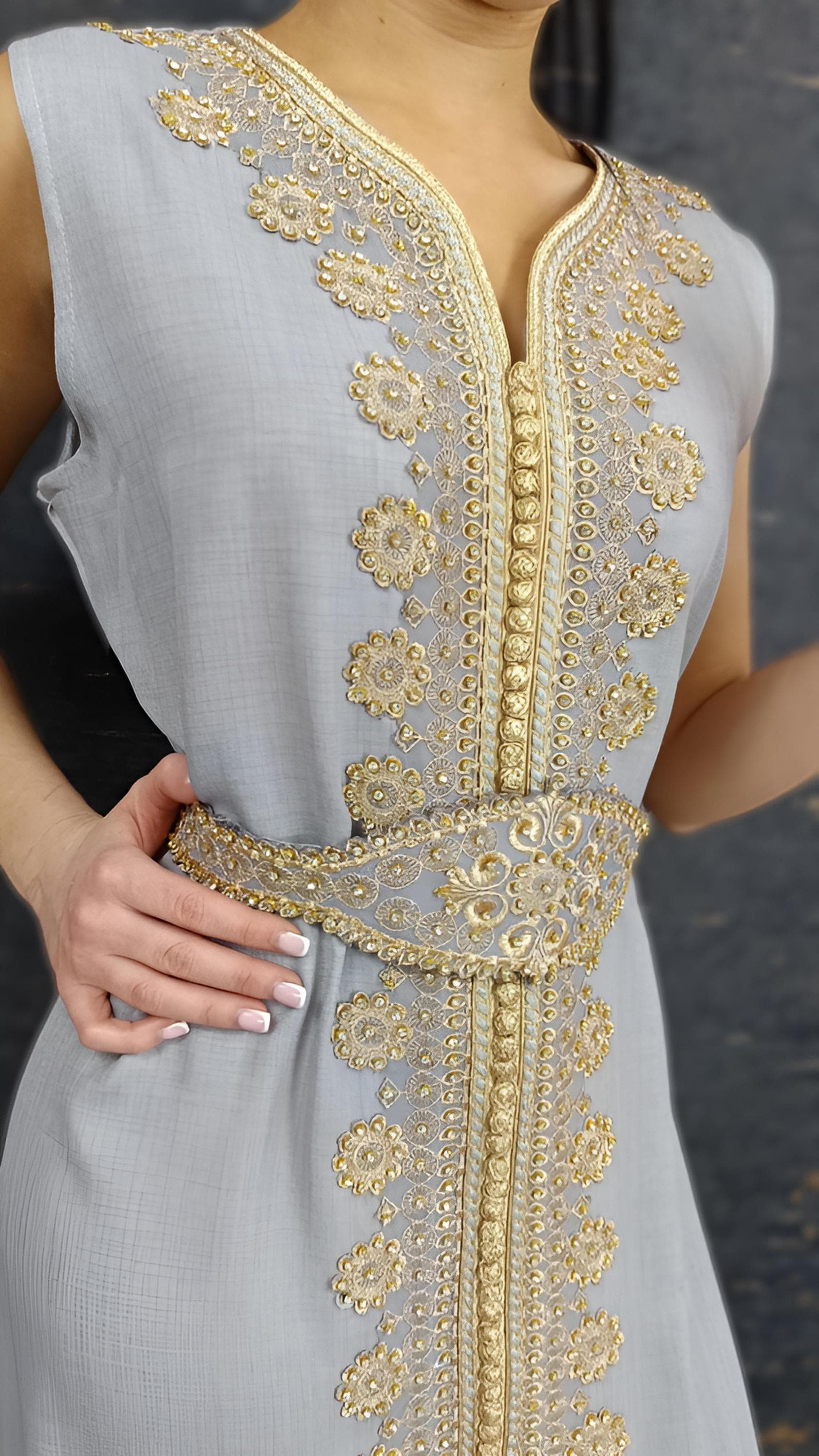 Kaftan Jasmin mit Abaya, silbergrau, Butterfly Ärmel, Gold Stickerei, Verlobung, arabischer Kaftan, Jalabiya, Hennakleid, Festkleid,Takshita __etsy:7692676114