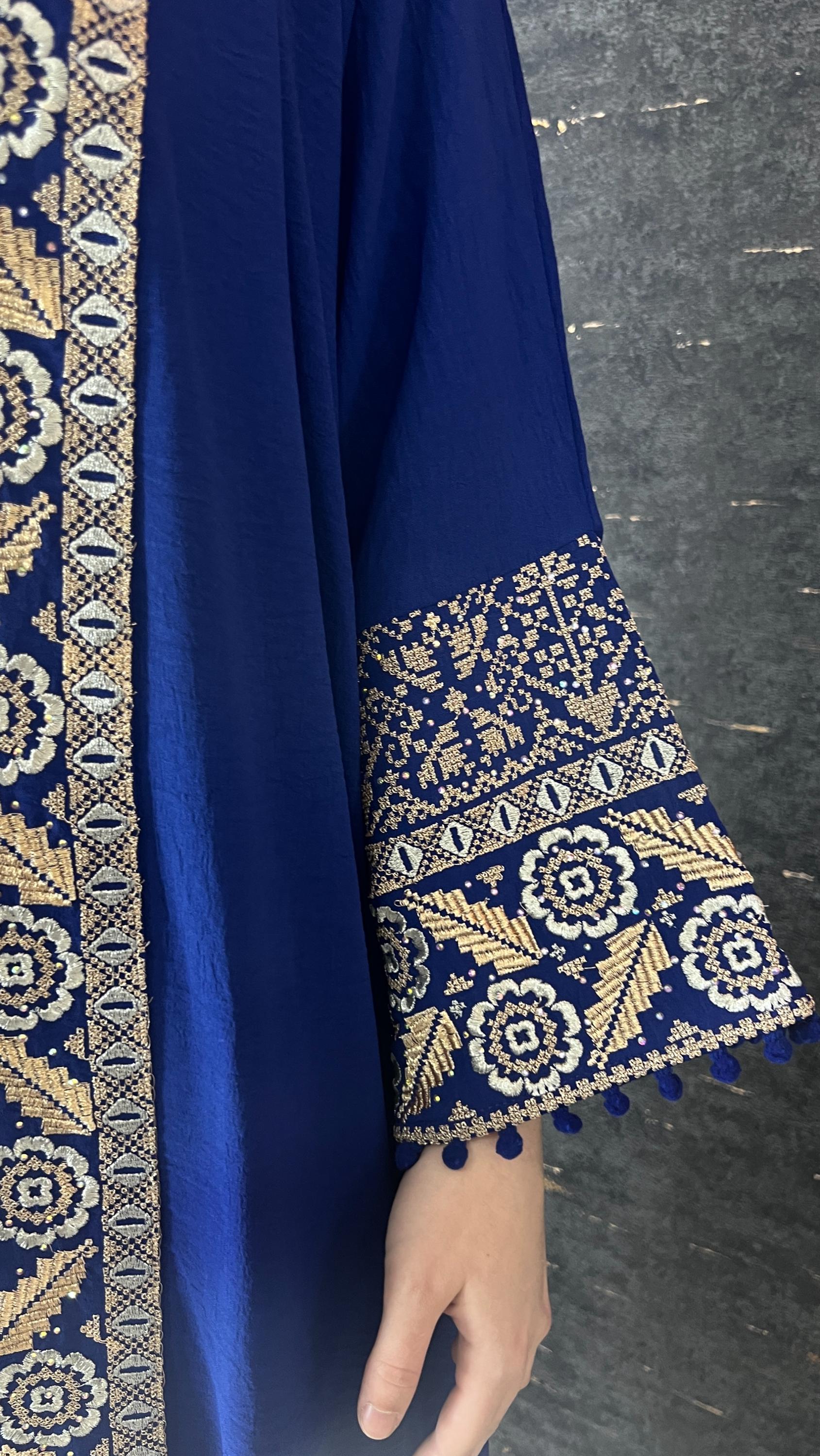 Bisht große Blume, royalblau, mit Stickerei in Gold/Silber, Ramadan Abaya, Kaftan Frauen, Hennakleid, Kimono (etsy image id: 7723699243)