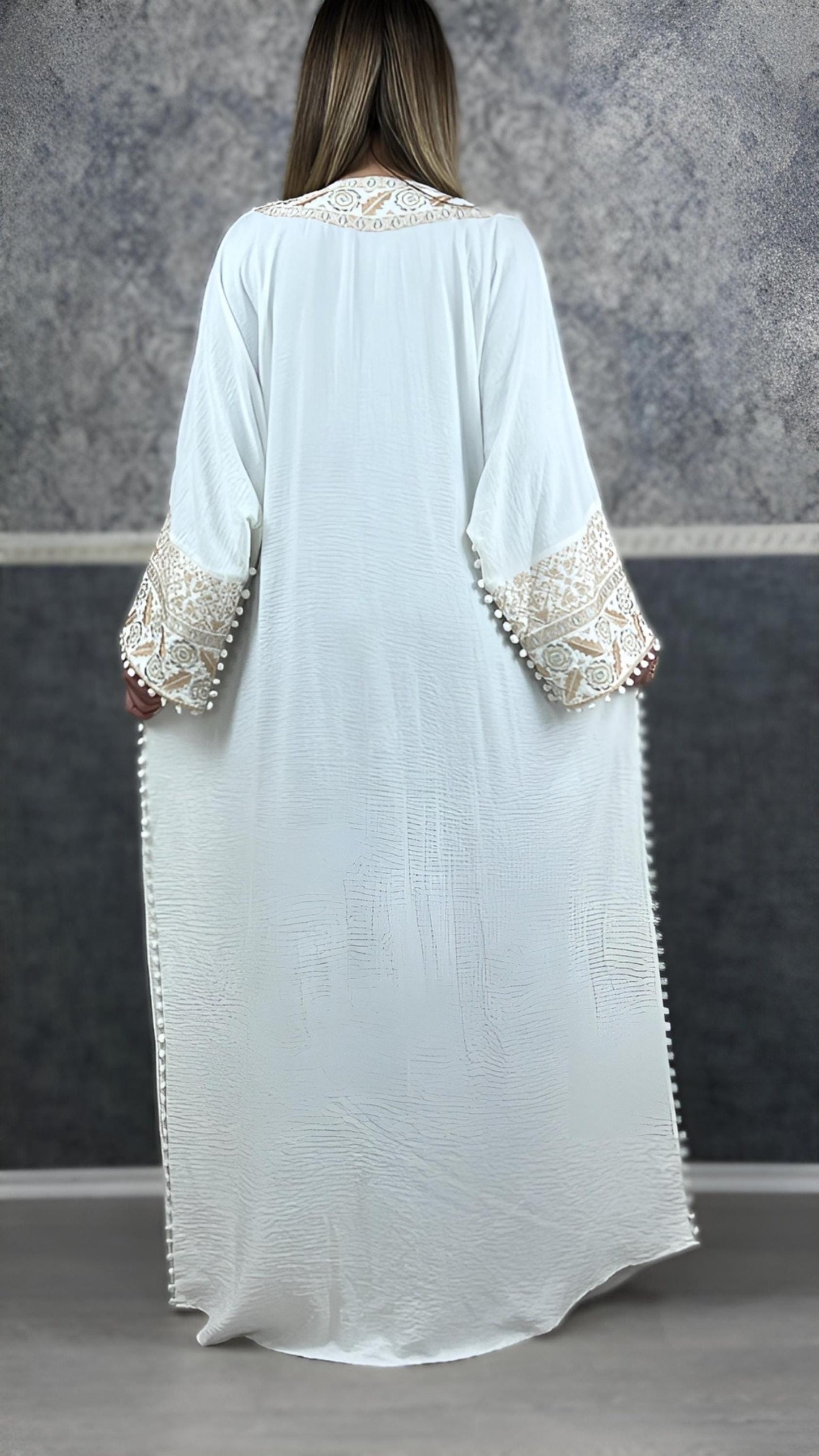 Bisht große Blume, weiß, mit Stickerei in Gold/Silber, Ramadan Abaya, Kaftan Frauen, Hennakleid, Kimono (etsy image id: 7723705539)
