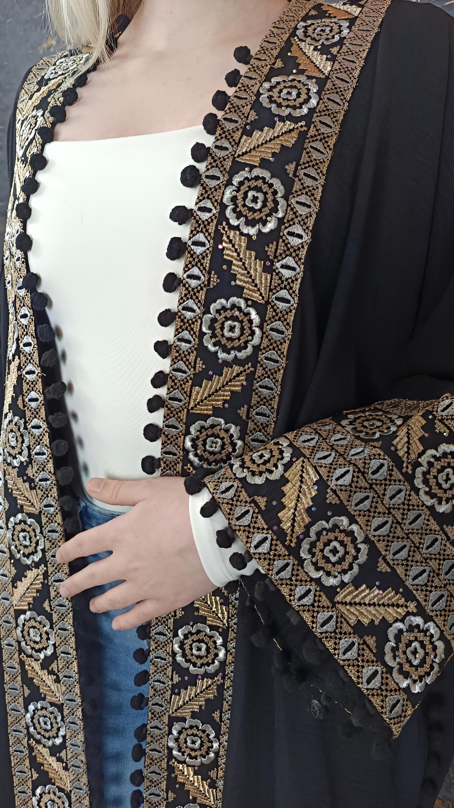 Bisht große Blume, schwarz, mit Stickerei in Gold/Silber, Ramadan Abaya, Kaftan Frauen, Hennakleid, Kimono (etsy image id: 7723713121)
