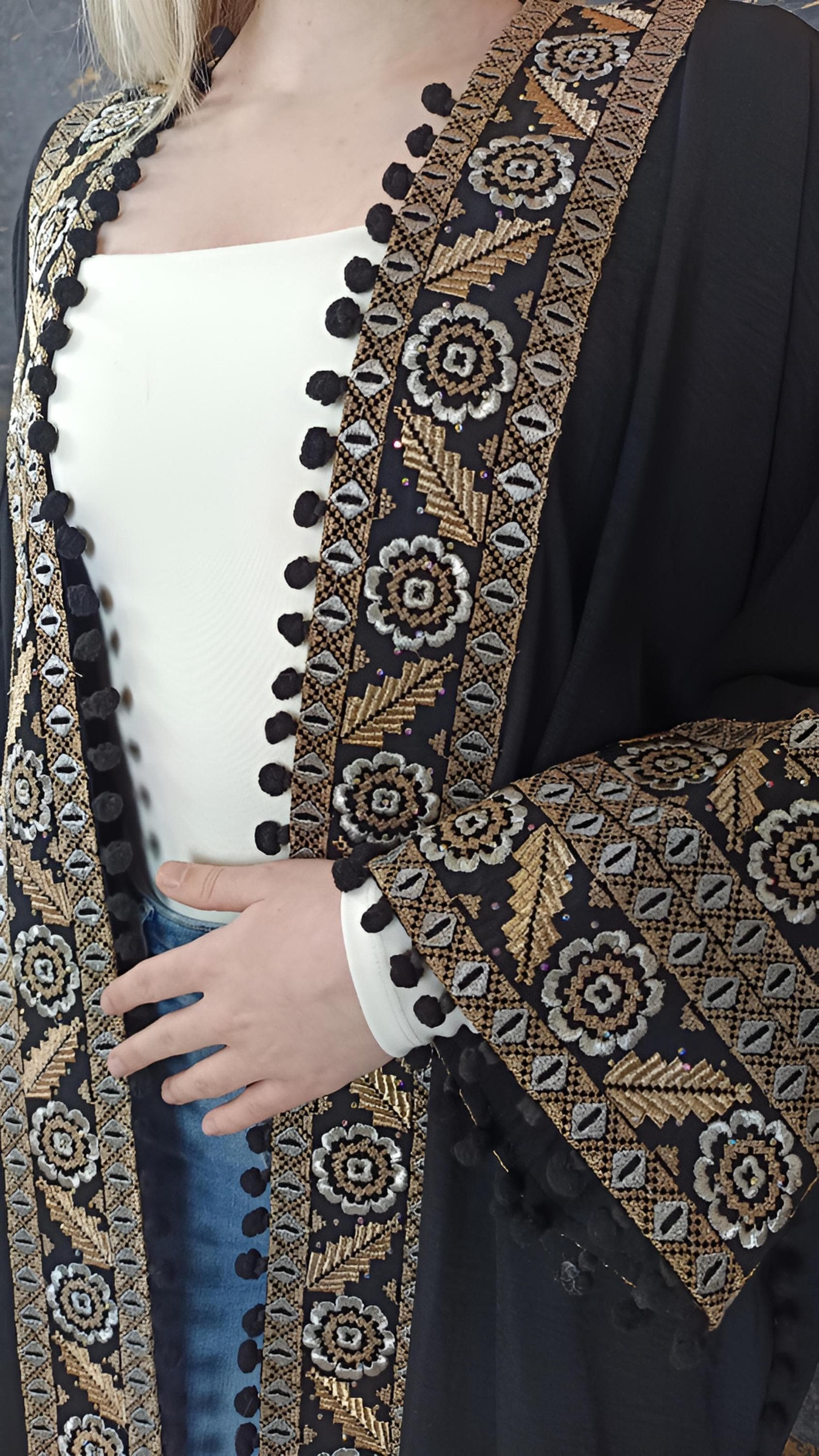 Bisht große Blume, schwarz, mit Stickerei in Gold/Silber, Ramadan Abaya, Kaftan Frauen, Hennakleid, Kimono (etsy image id: 7723713121)