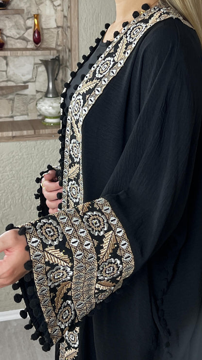 Bisht große Blume, schwarz, mit Stickerei in Gold/Silber, Ramadan Abaya, Kaftan Frauen, Hennakleid, Kimono (etsy image id: 7723713513)