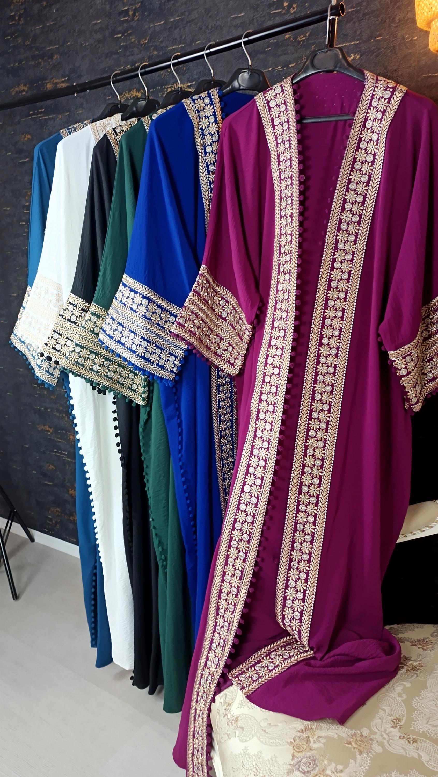 Bisht kleine Blume, weiß, mit Stickerei in Gold/Silber, Ramadan Abaya, Kaftan Frauen, Hennakleid, Kimono (etsy image id: 7723925815)