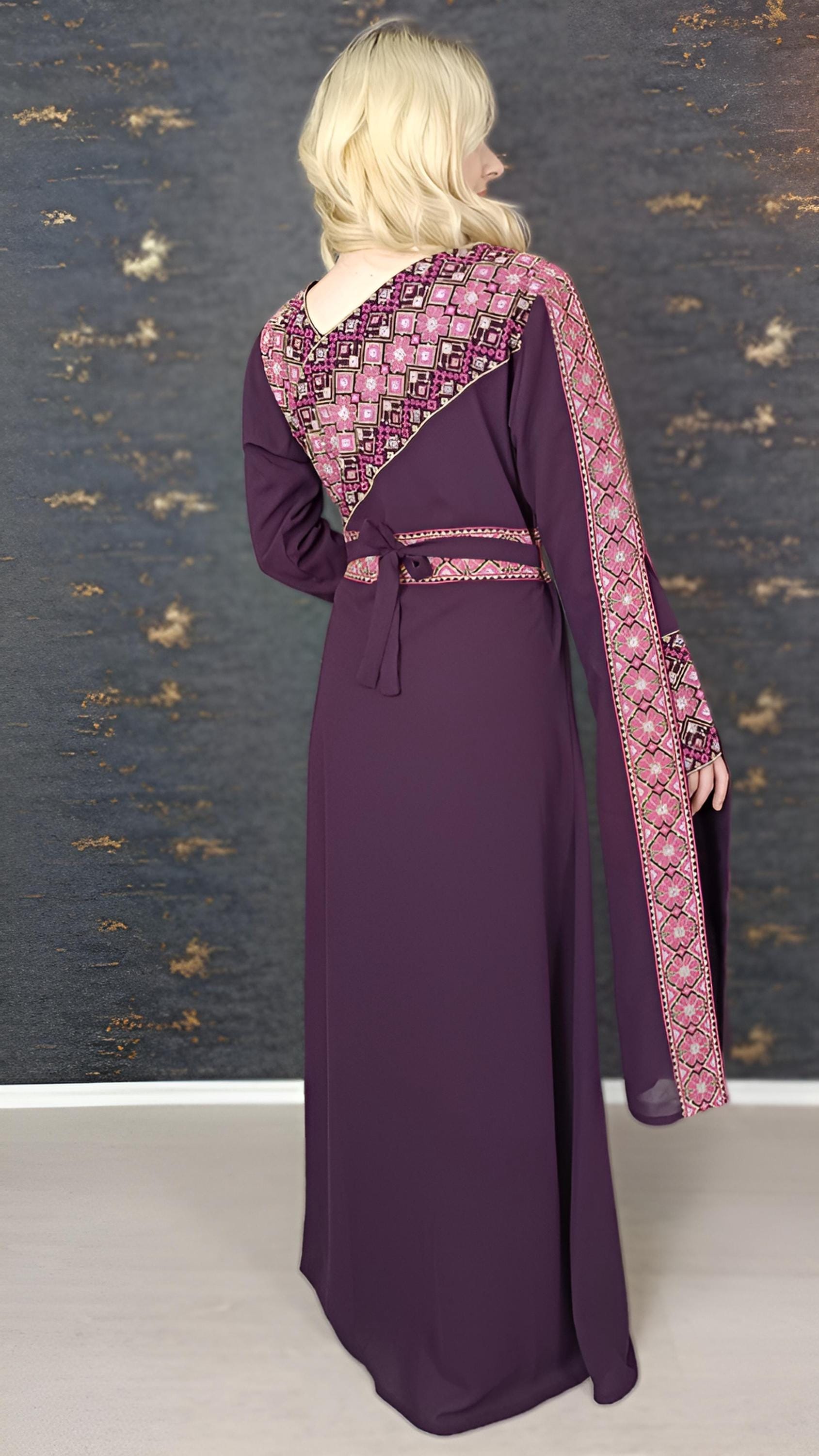 Kaftan Schaza mit Gürtel, aubergine, asymmetrischer Halsausschnitt, unterschiedliche Armlängen, bunte Stickerei, Kleid für besondere Anlässe (etsy image id: 7725930974)