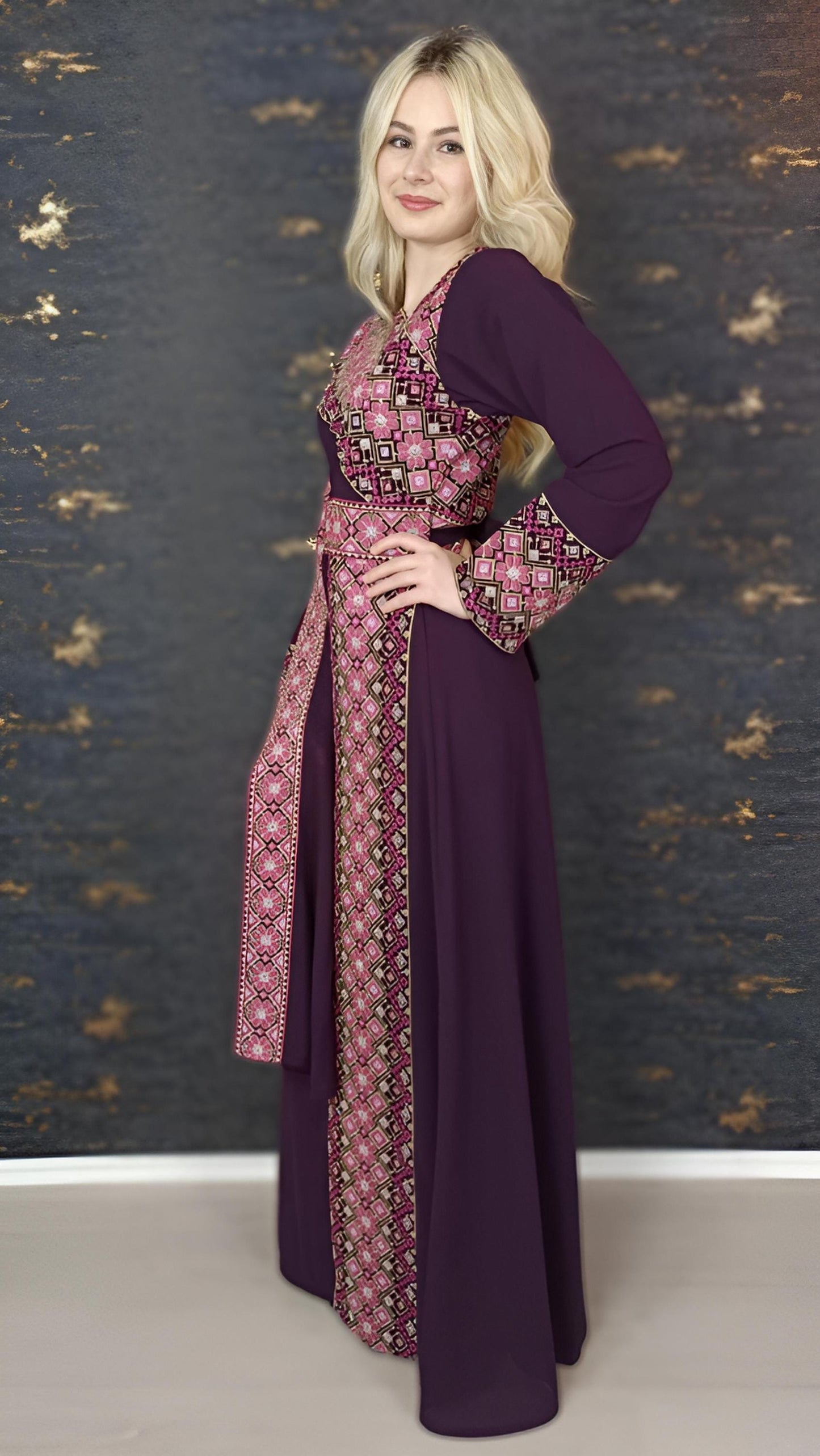 Kaftan Schaza mit Gürtel, aubergine, asymmetrischer Halsausschnitt, unterschiedliche Armlängen, bunte Stickerei, Kleid für besondere Anlässe (etsy image id: 7725931142)