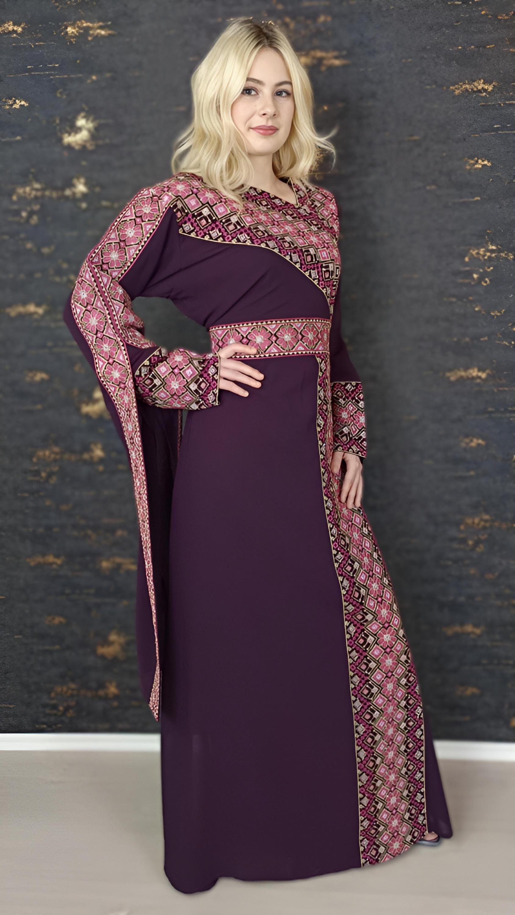 Kaftan Schaza mit Gürtel, aubergine, asymmetrischer Halsausschnitt, unterschiedliche Armlängen, bunte Stickerei, Kleid für besondere Anlässe (etsy image id: 7725931162)