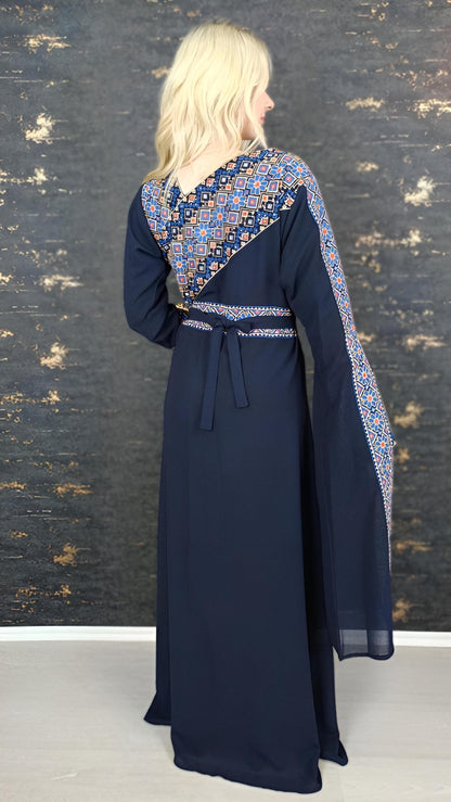 Kaftan Schaza mit Gürtel, dunkelblau, asymmetrischer Halsausschnitt, unterschiedliche Armlängen bunte Stickerei, Kleid für besondere Anlässe __etsy:7725943804