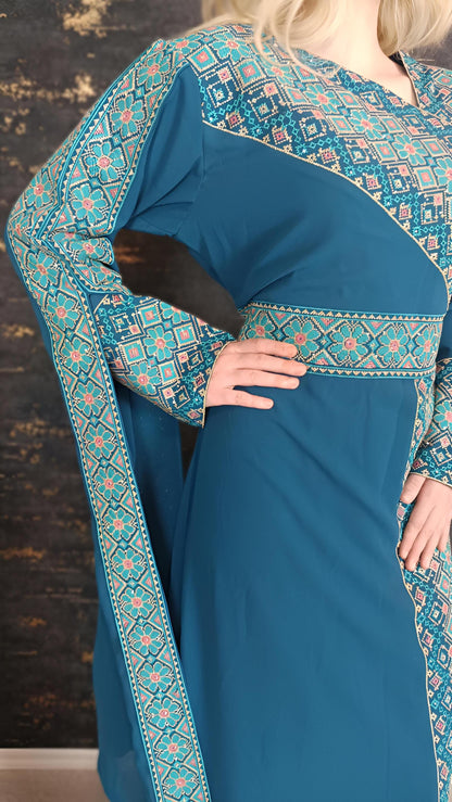 Kaftan Schaza mit Gürtel, türkis, asymmetrischer Halsausschnitt, unterschiedliche Armlängen, bunte Stickerei, Kleid für besondere Anlässe (etsy image id: 7725954322)