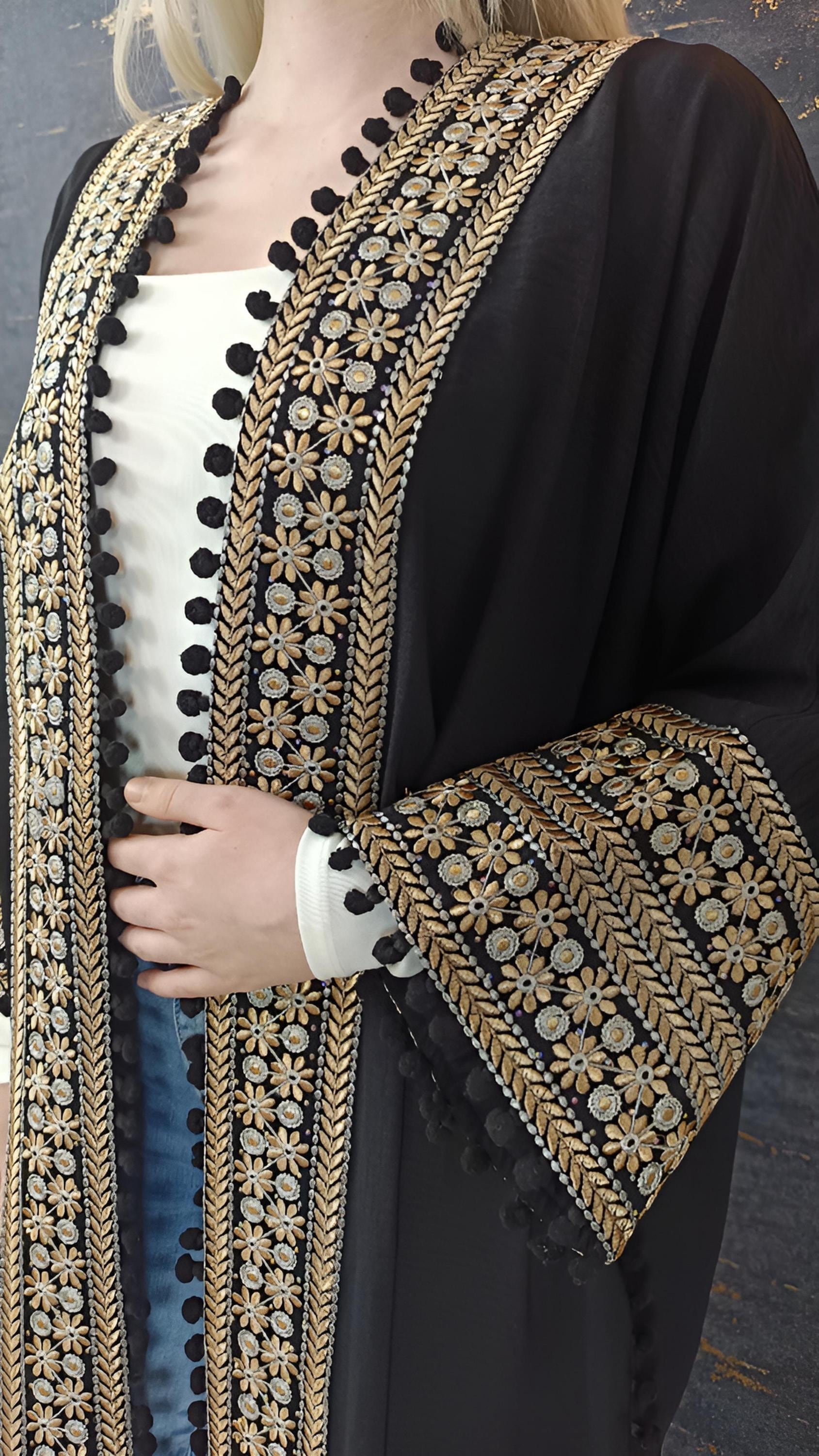 Bisht kleine Blume, Schwarz, mit Stickerei in Gold/Silber, Ramadan Abaya, Kaftan Frauen, Hennakleid, Kimono (etsy image id: 7727317001)