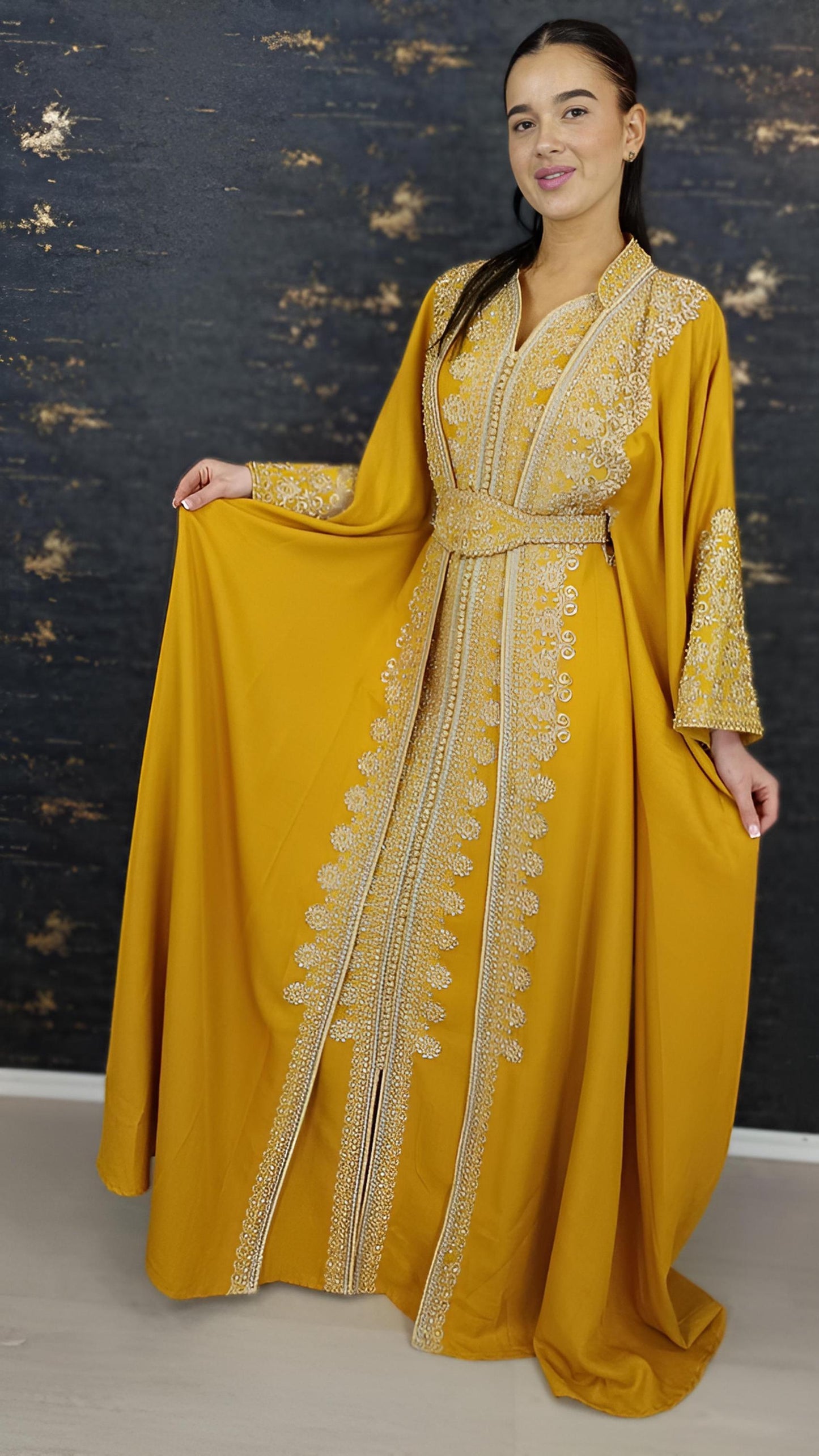 Kaftan Jasmin mit Abaya, gelb, Butterfly Ärmel, Gold Stickerei, Verlobung, arabischer Kaftan, Jalabiya, Hennakleid, Festkleid, Takshita (etsy image id: 7740594321)