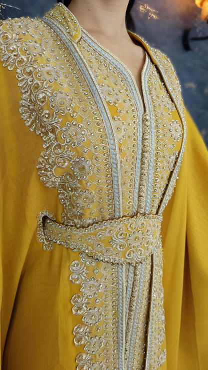 Kaftan Jasmin mit Abaya, gelb, Butterfly Ärmel, Gold Stickerei, Verlobung, arabischer Kaftan, Jalabiya, Hennakleid, Festkleid, Takshita (etsy image id: 7740594385)