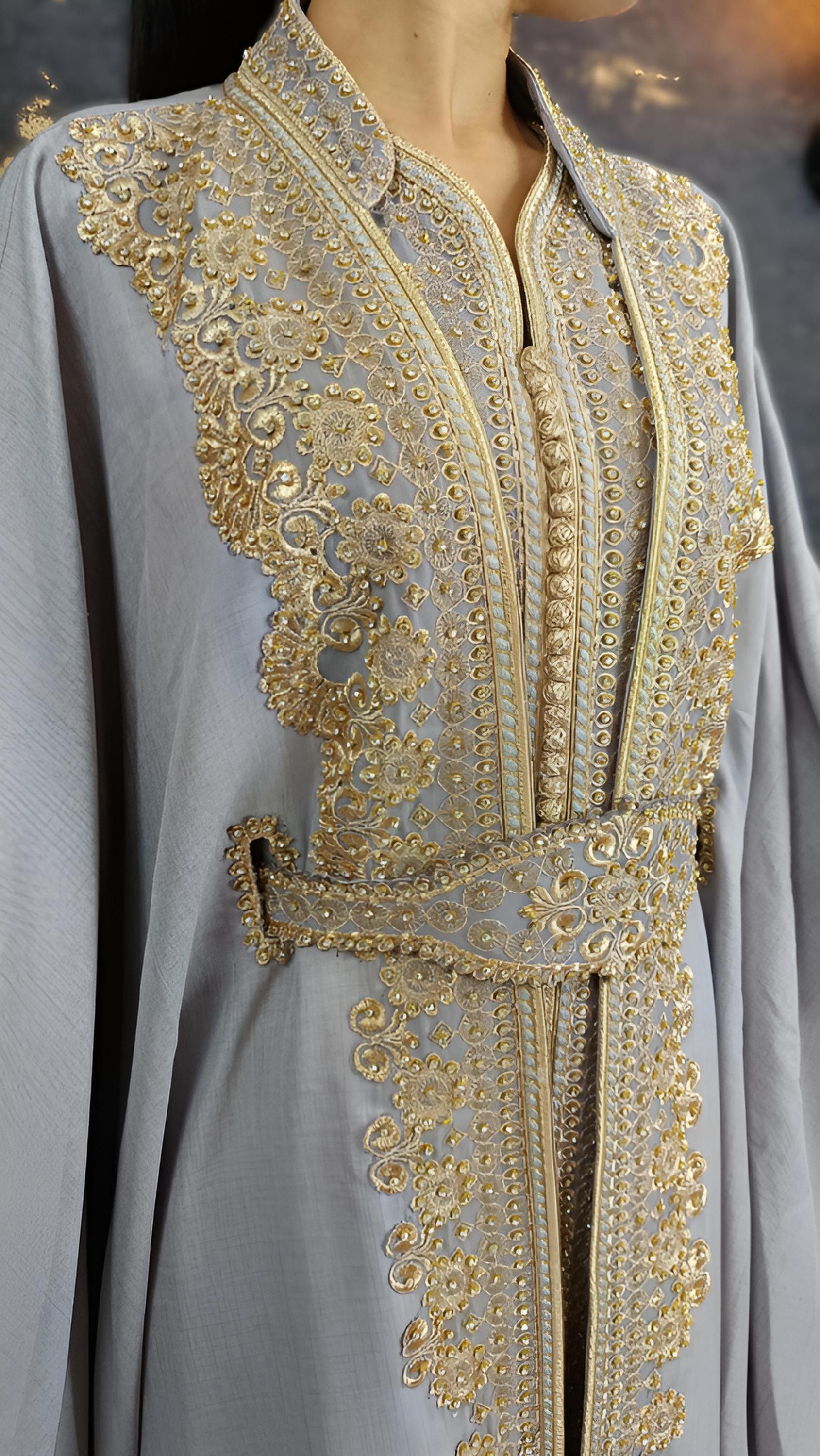 Kaftan Jasmin mit Abaya, silbergrau, Butterfly Ärmel, Gold Stickerei, Verlobung, arabischer Kaftan, Jalabiya, Hennakleid, Festkleid,Takshita __etsy:7740623491