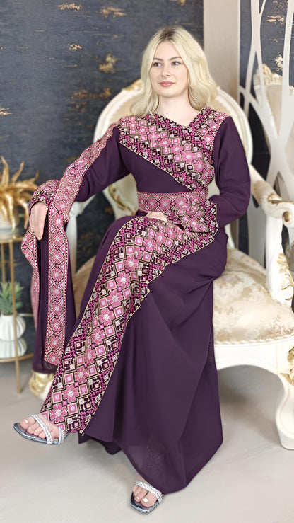 Kaftan Schaza mit Gürtel, aubergine, asymmetrischer Halsausschnitt, unterschiedliche Armlängen, bunte Stickerei, Kleid für besondere Anlässe (etsy image id: 7773874645)