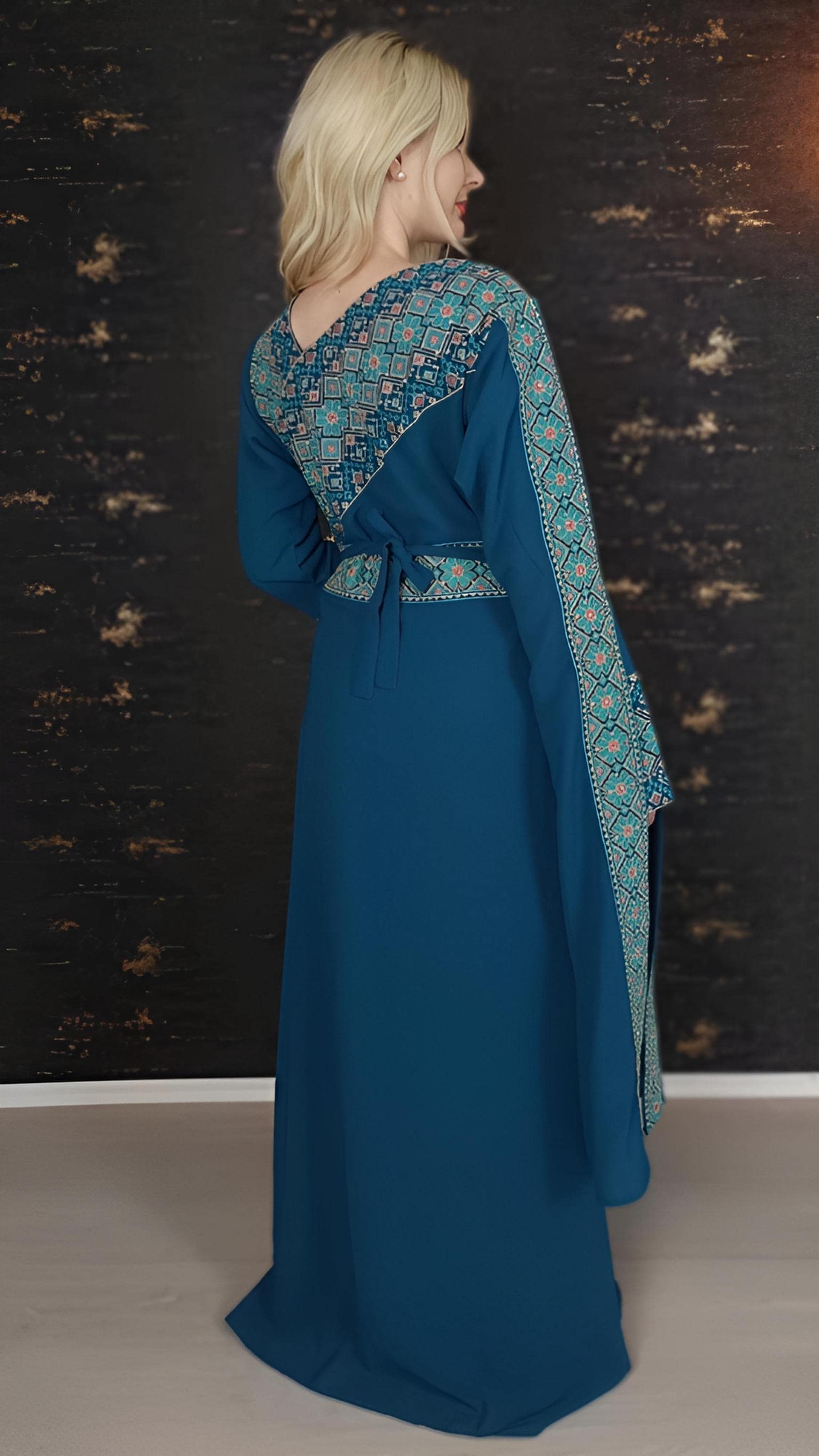 Kaftan Schaza mit Gürtel, türkis, asymmetrischer Halsausschnitt, unterschiedliche Armlängen, bunte Stickerei, Kleid für besondere Anlässe (etsy image id: 7773898097)