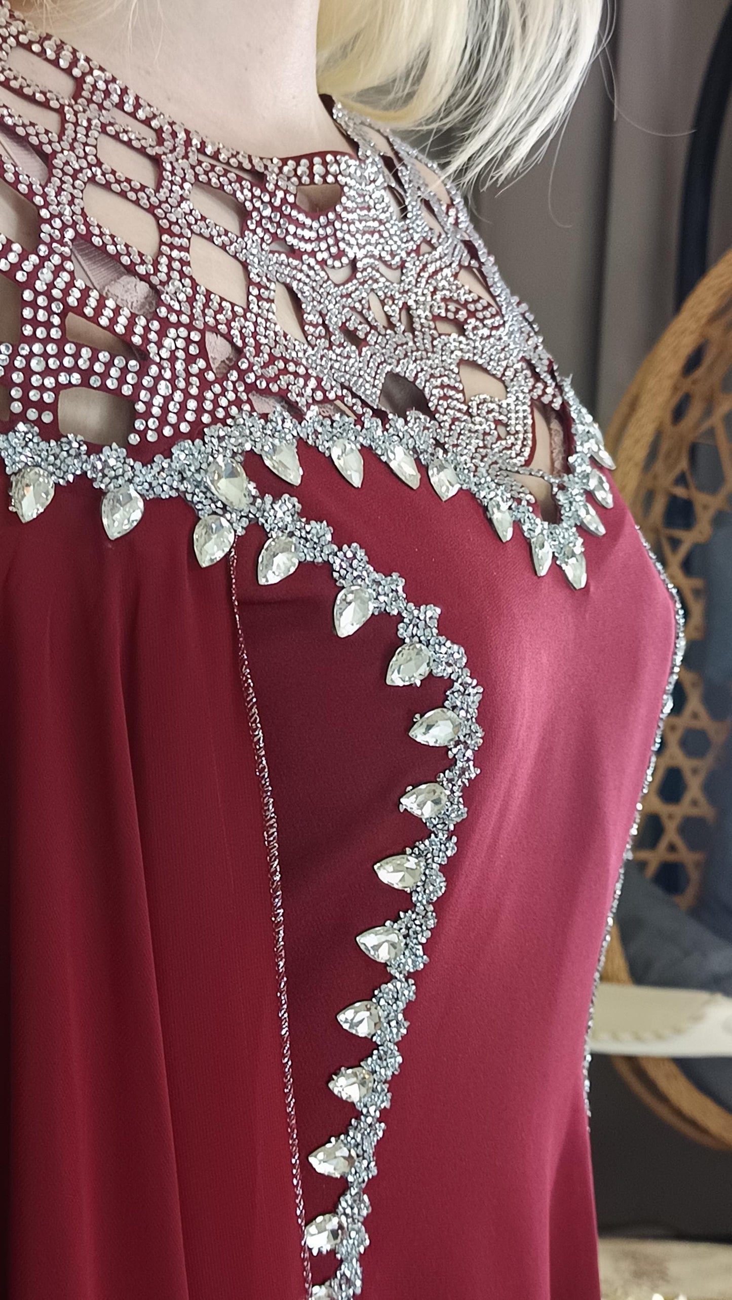 Kleid für Verlobung , Abschlusskleid , Abendkleid , Festliches Kleid ärmellos mit eleganter Schleppe , Ballkleid Damen , Abiball Kleid rot. (etsy image id: 7910811102)