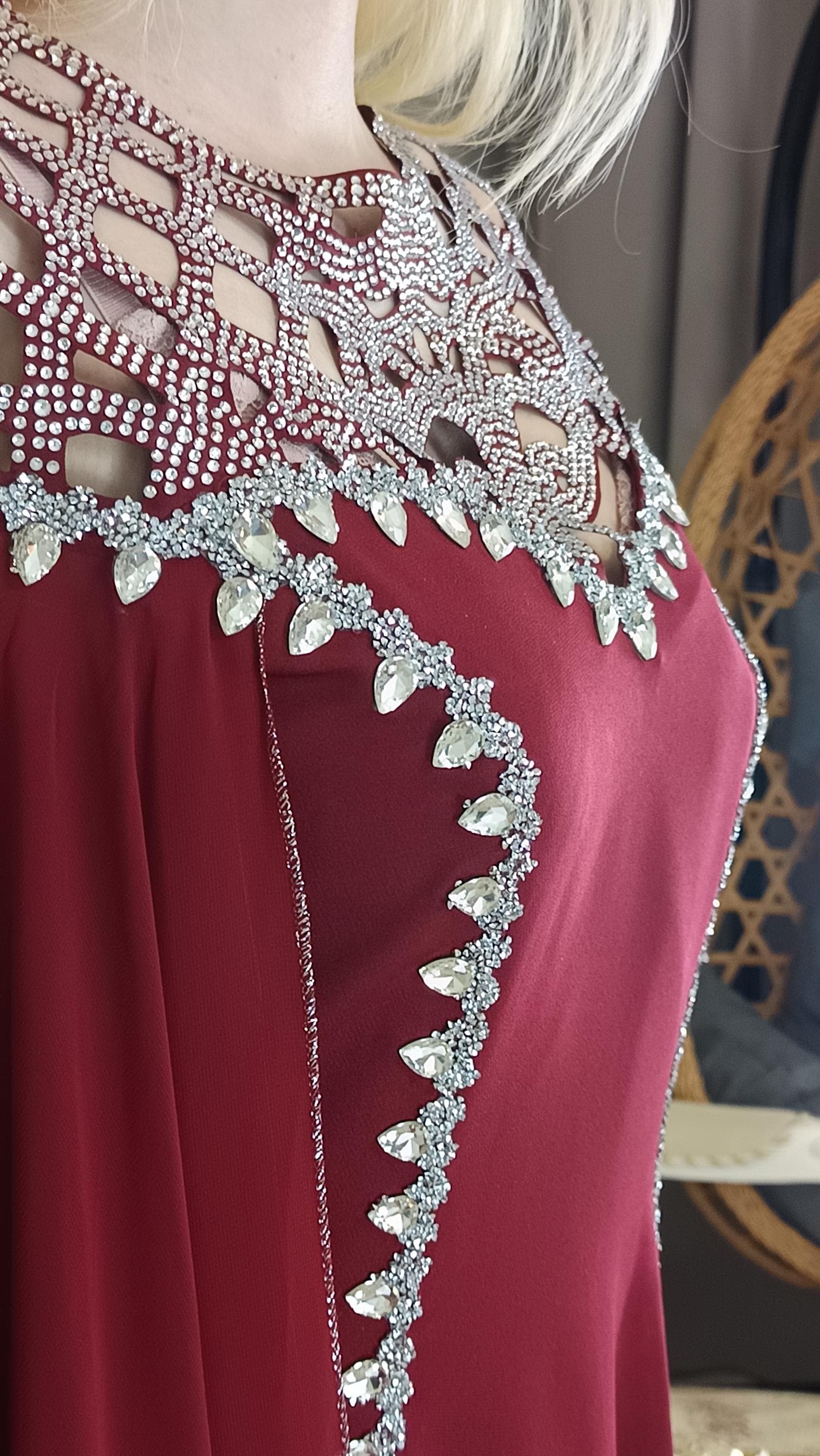 Kleid für Verlobung , Abschlusskleid , Abendkleid , Festliches Kleid ärmellos mit eleganter Schleppe , Ballkleid Damen , Abiball Kleid rot. (etsy image id: 7910811102)