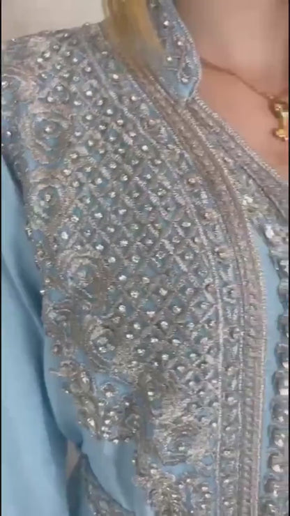 Hellblau Marokkanischer Kaftan mit Silberner Stickerei, 2-teilig mit Gürtel, Elegantes Hochzeitskleid, Luxus Takchita Classica